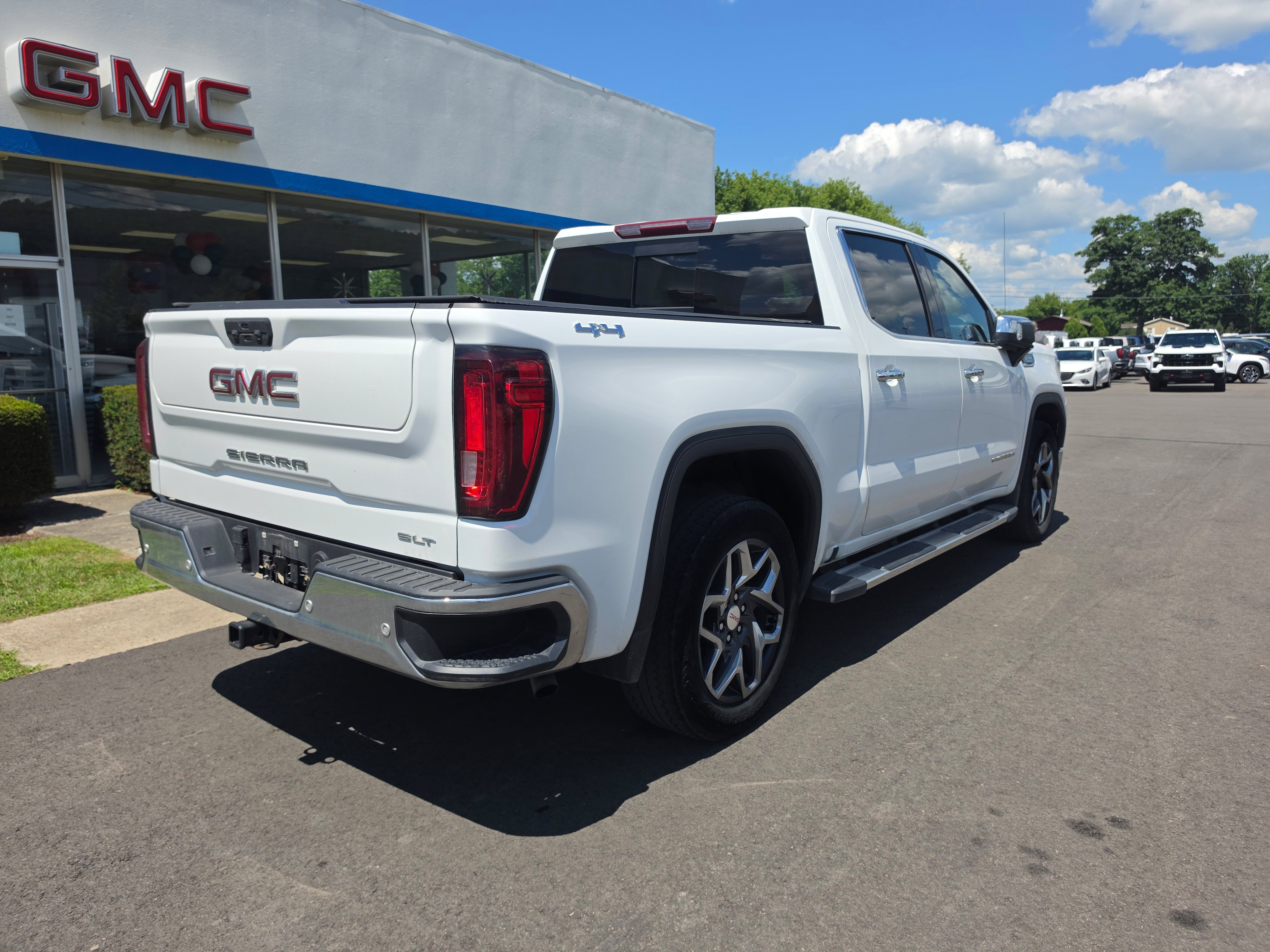 2024 GMC Sierra 1500 SLT