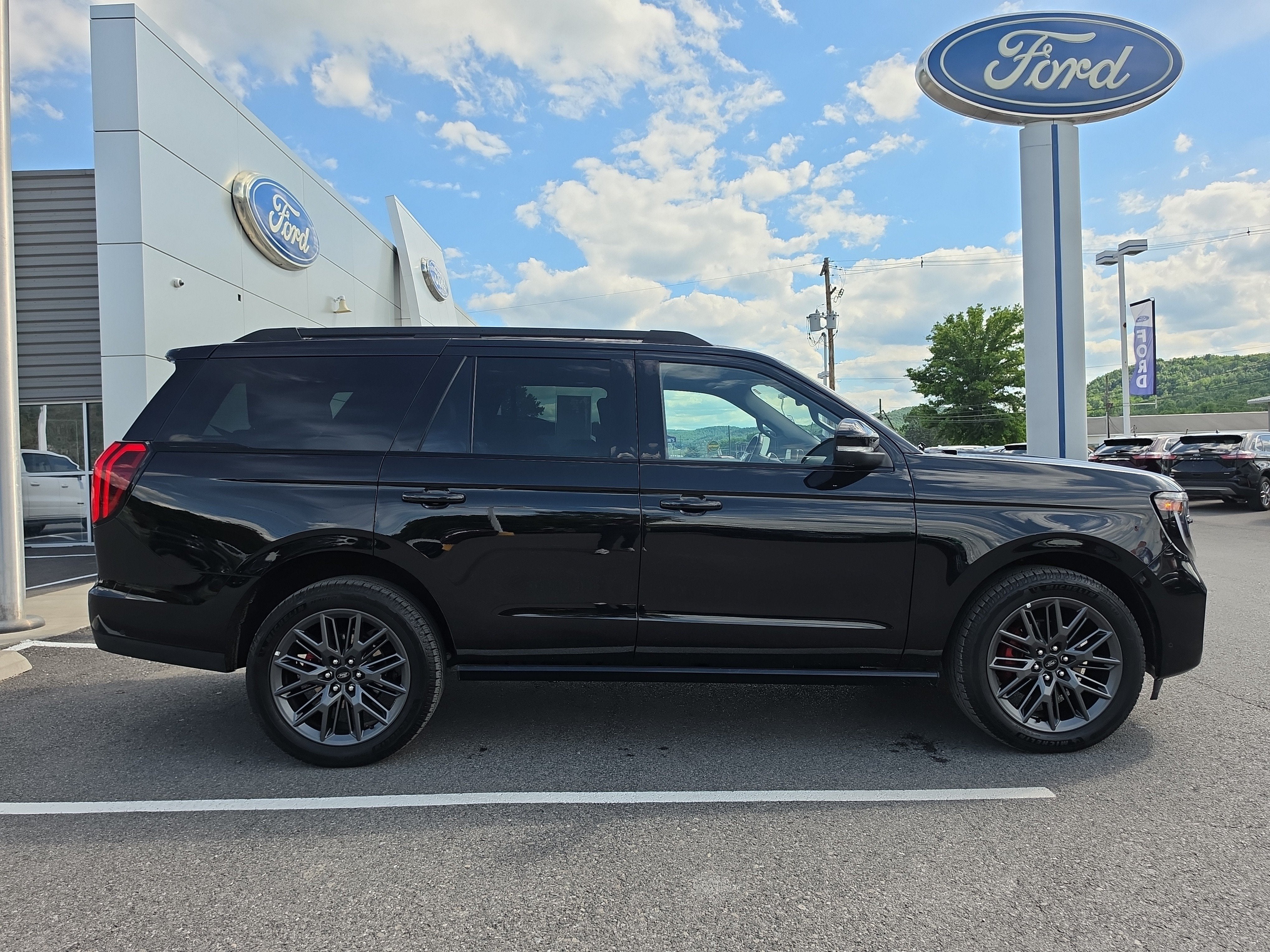 2025 Ford Expedition Platinum