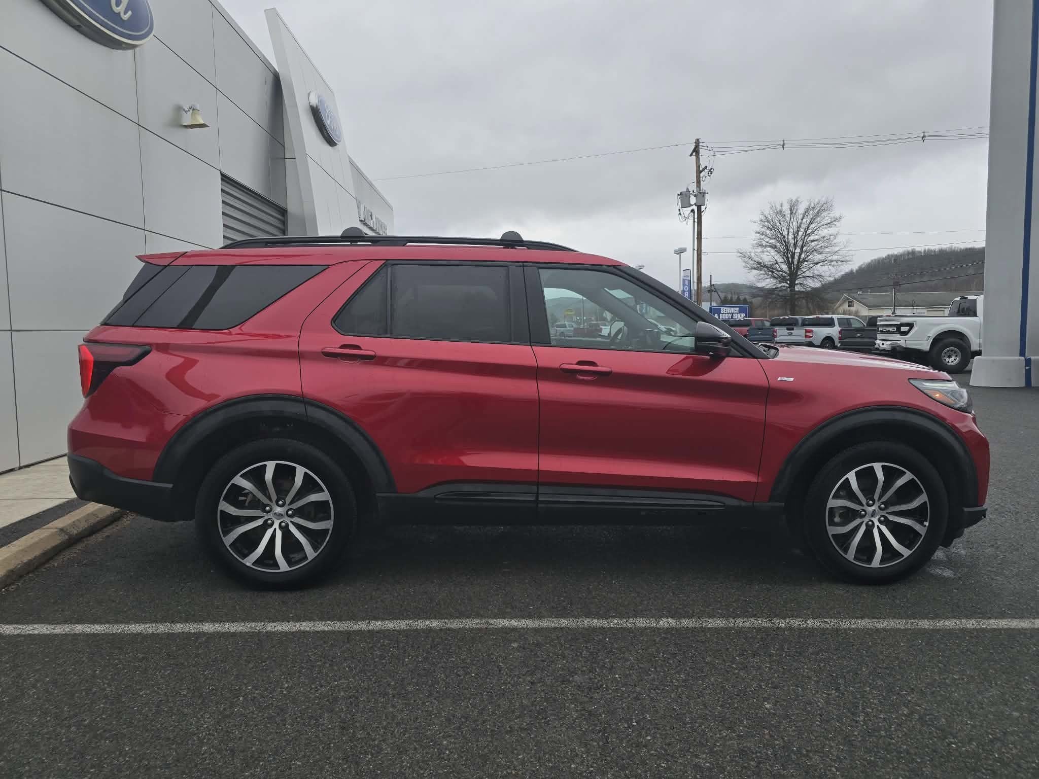 2025 Ford Explorer ST-Line