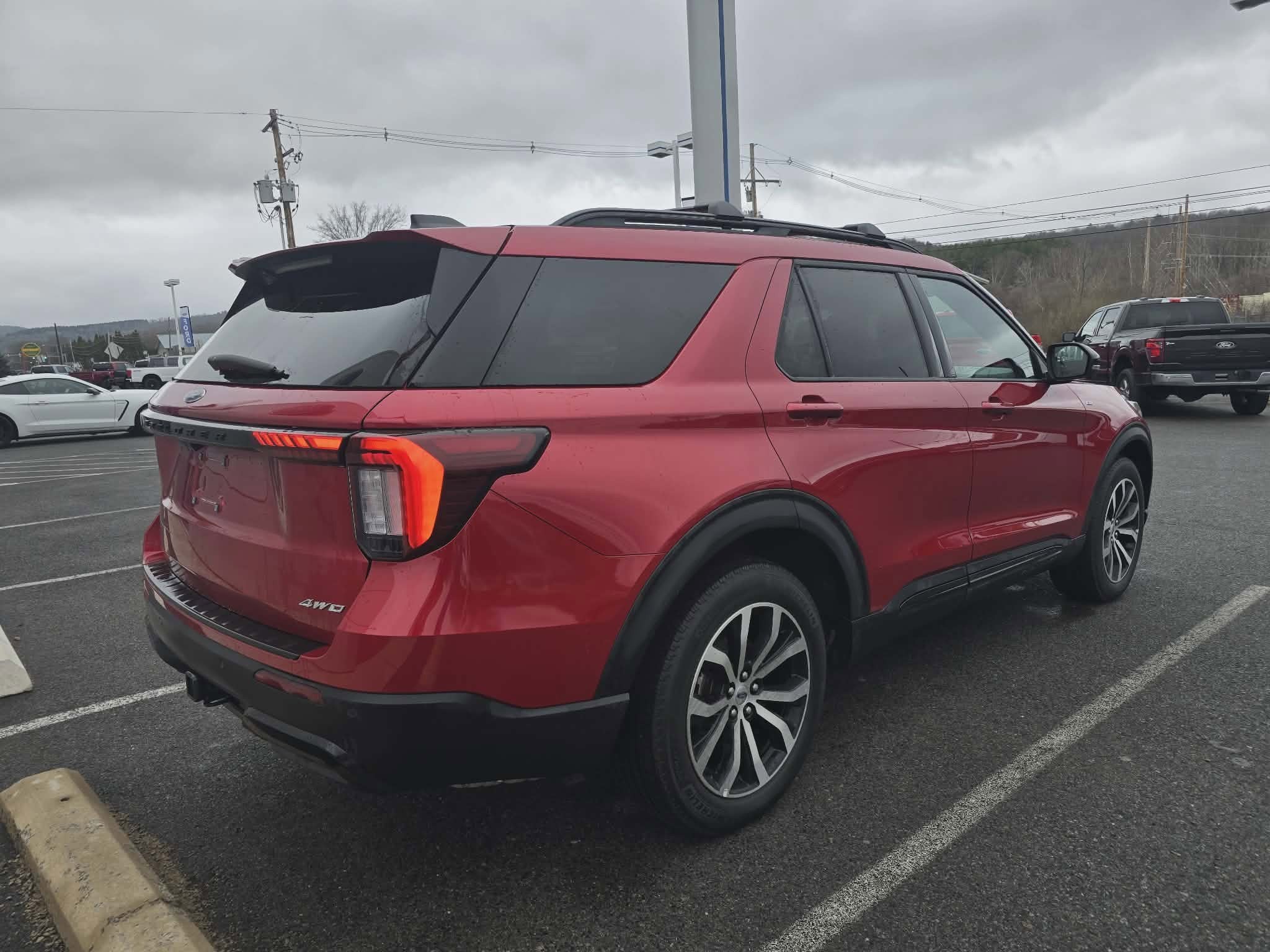 2025 Ford Explorer ST-Line