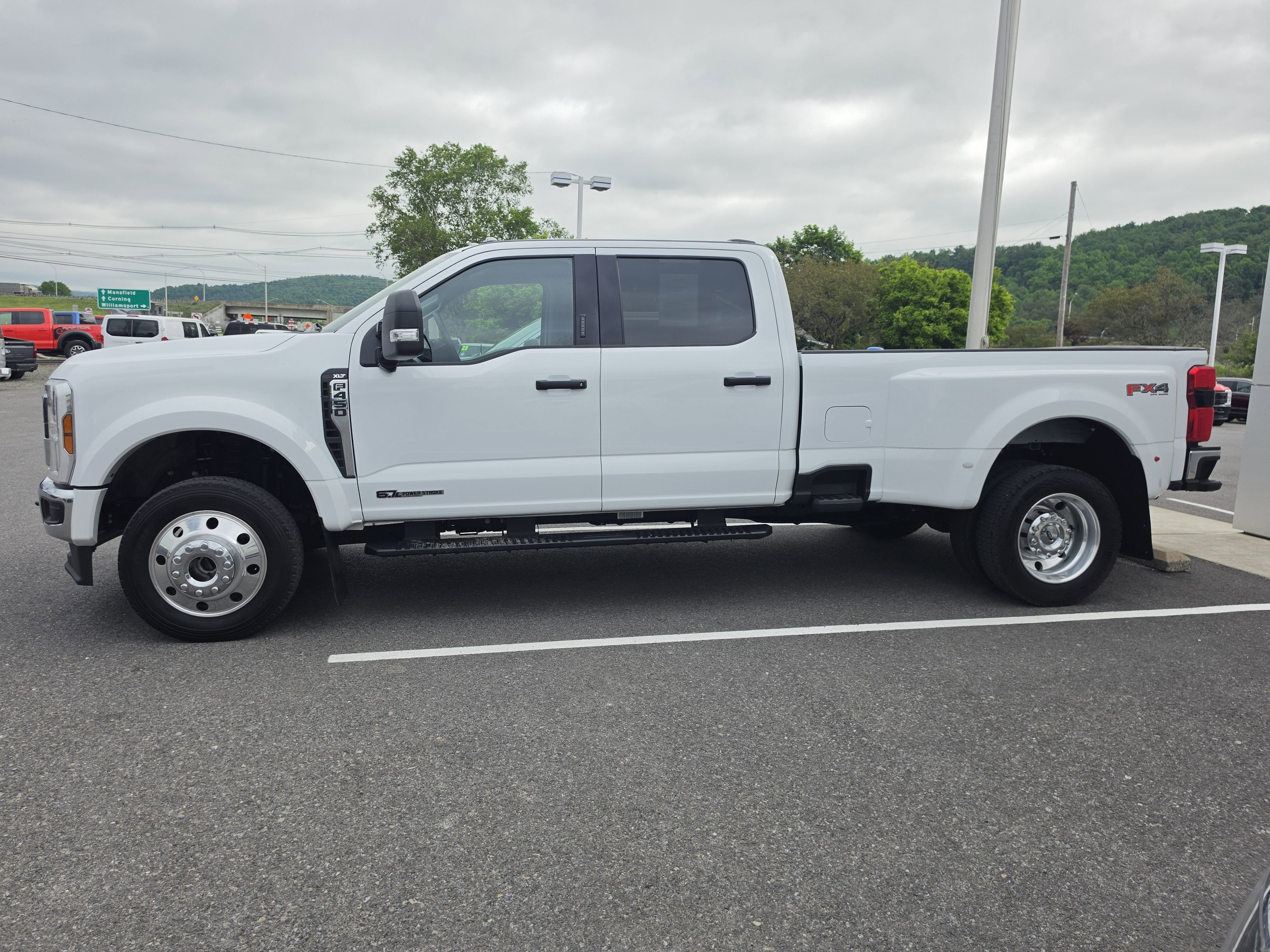 2024 Ford Super Duty F-450 DRW XLT