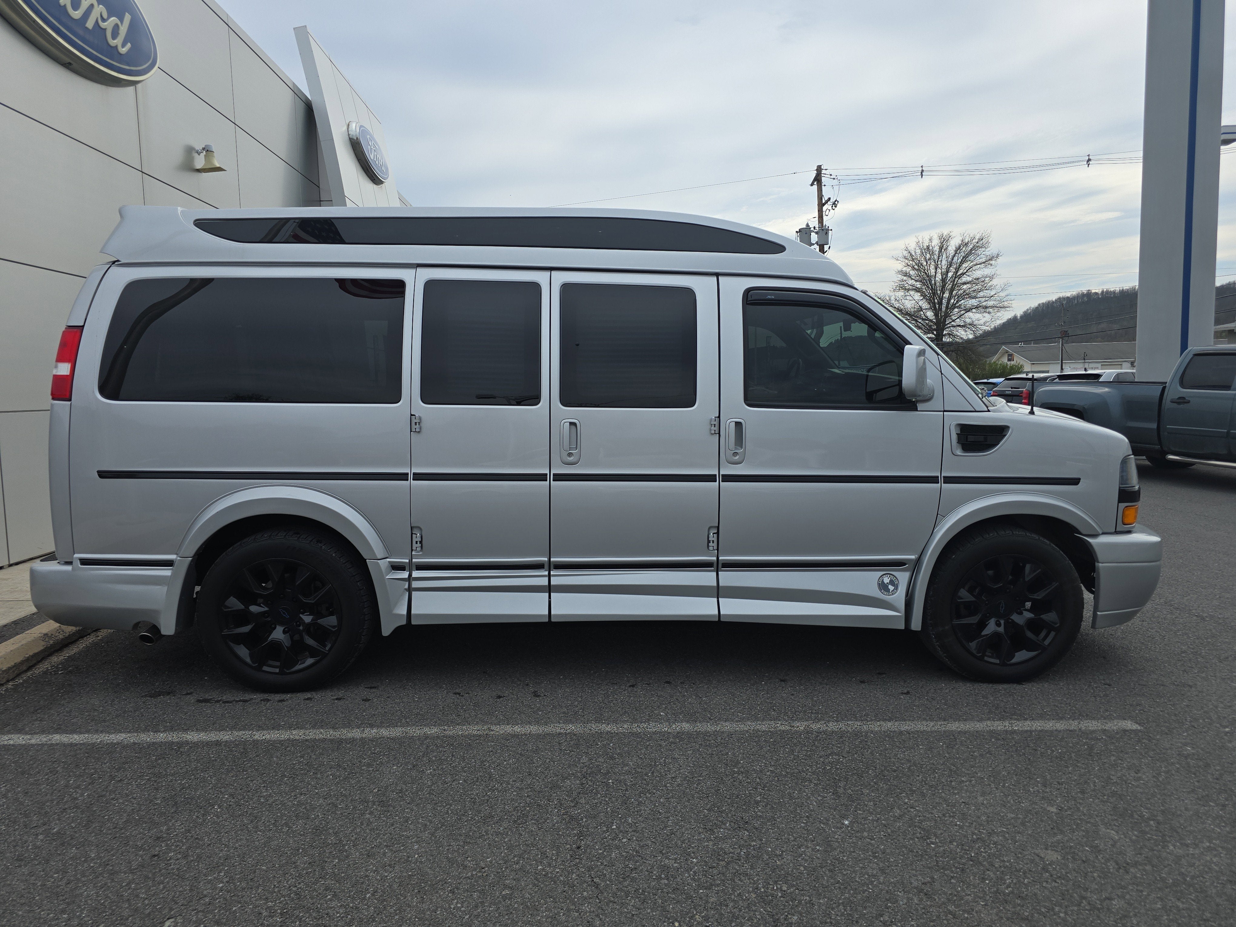 2021 Chevrolet Express Passenger LS