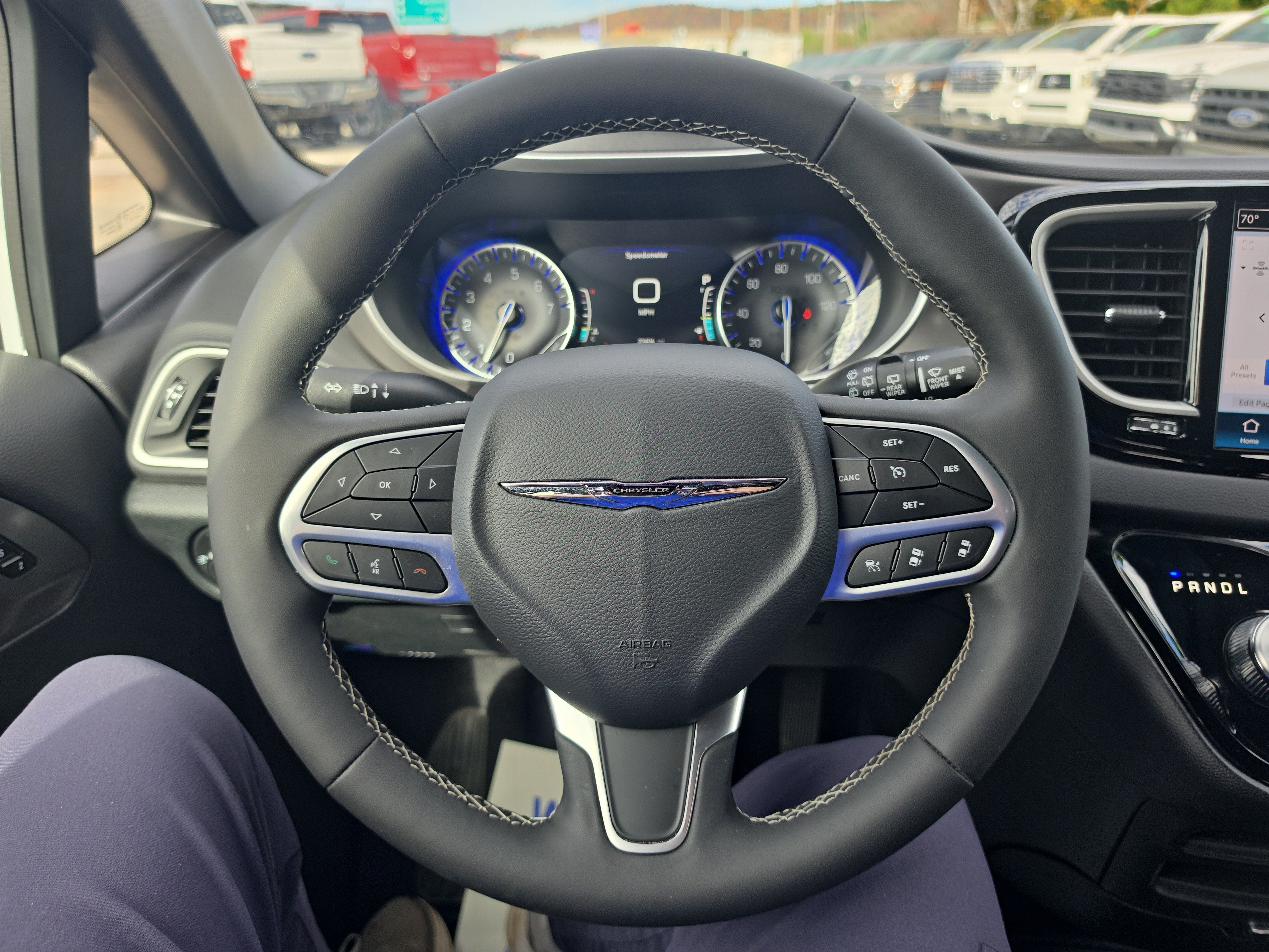 2026 Chrysler Pacifica Select