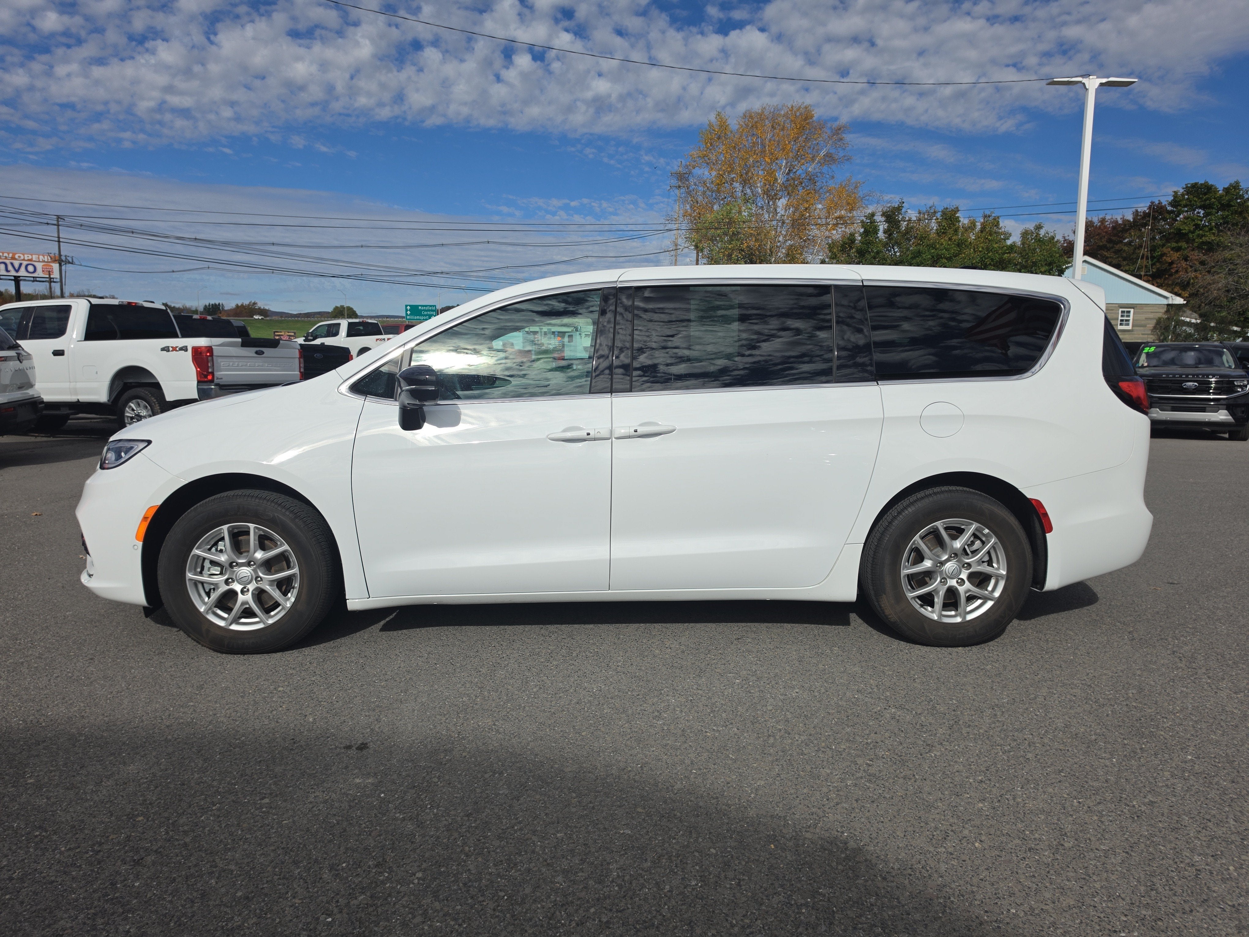 2026 Chrysler Pacifica Select