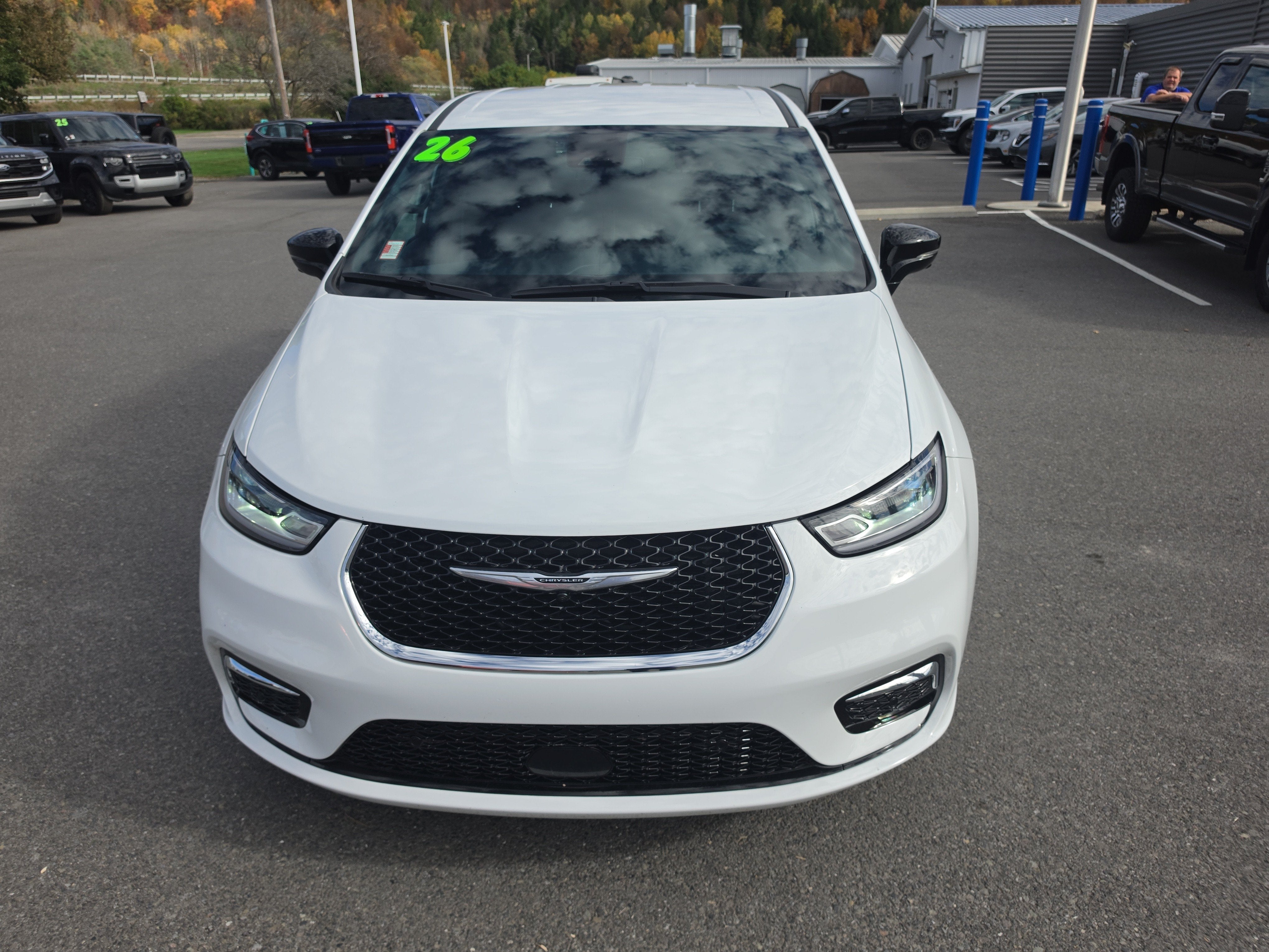 2026 Chrysler Pacifica Select