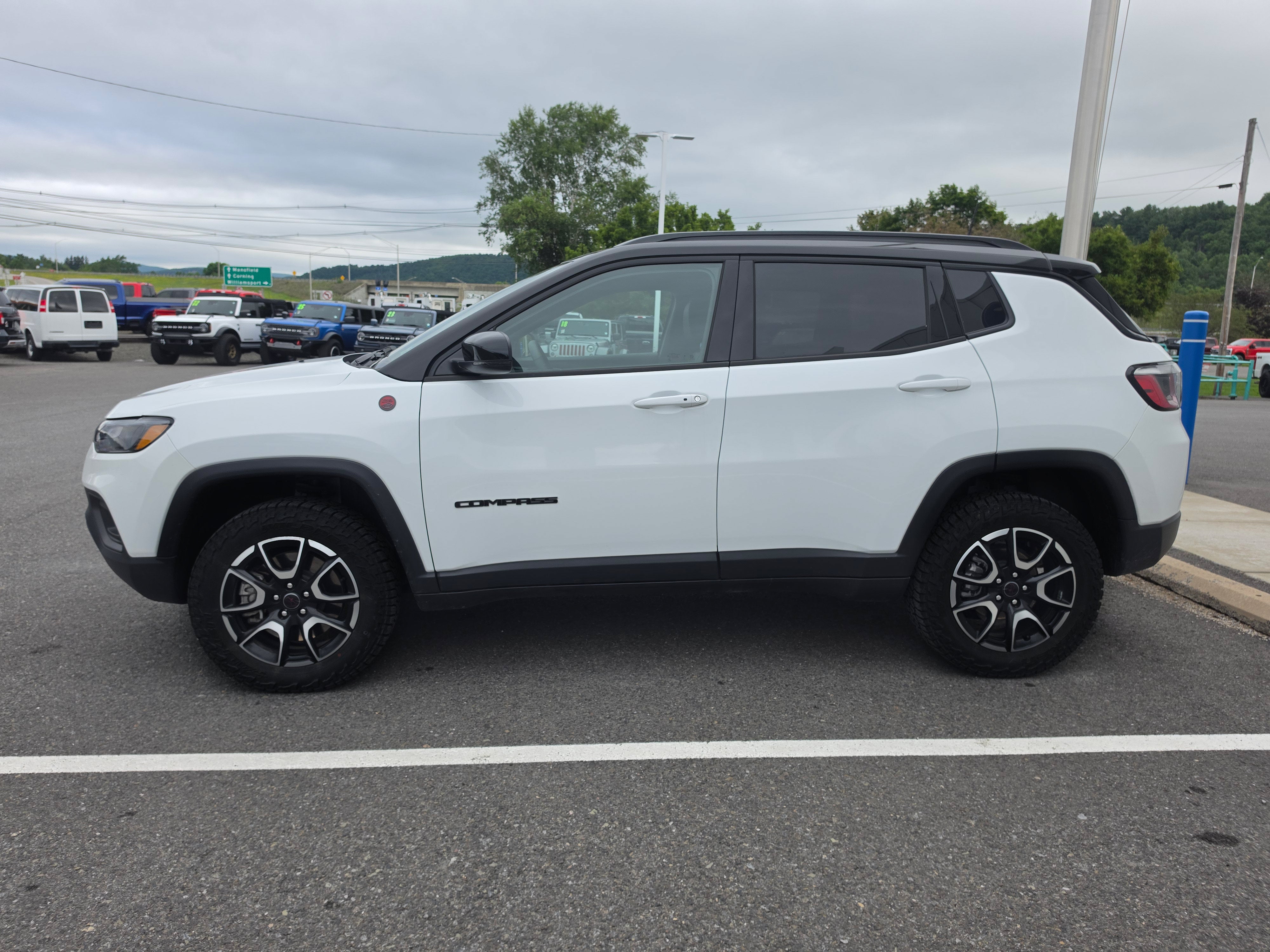 2025 Jeep Compass Trailhawk
