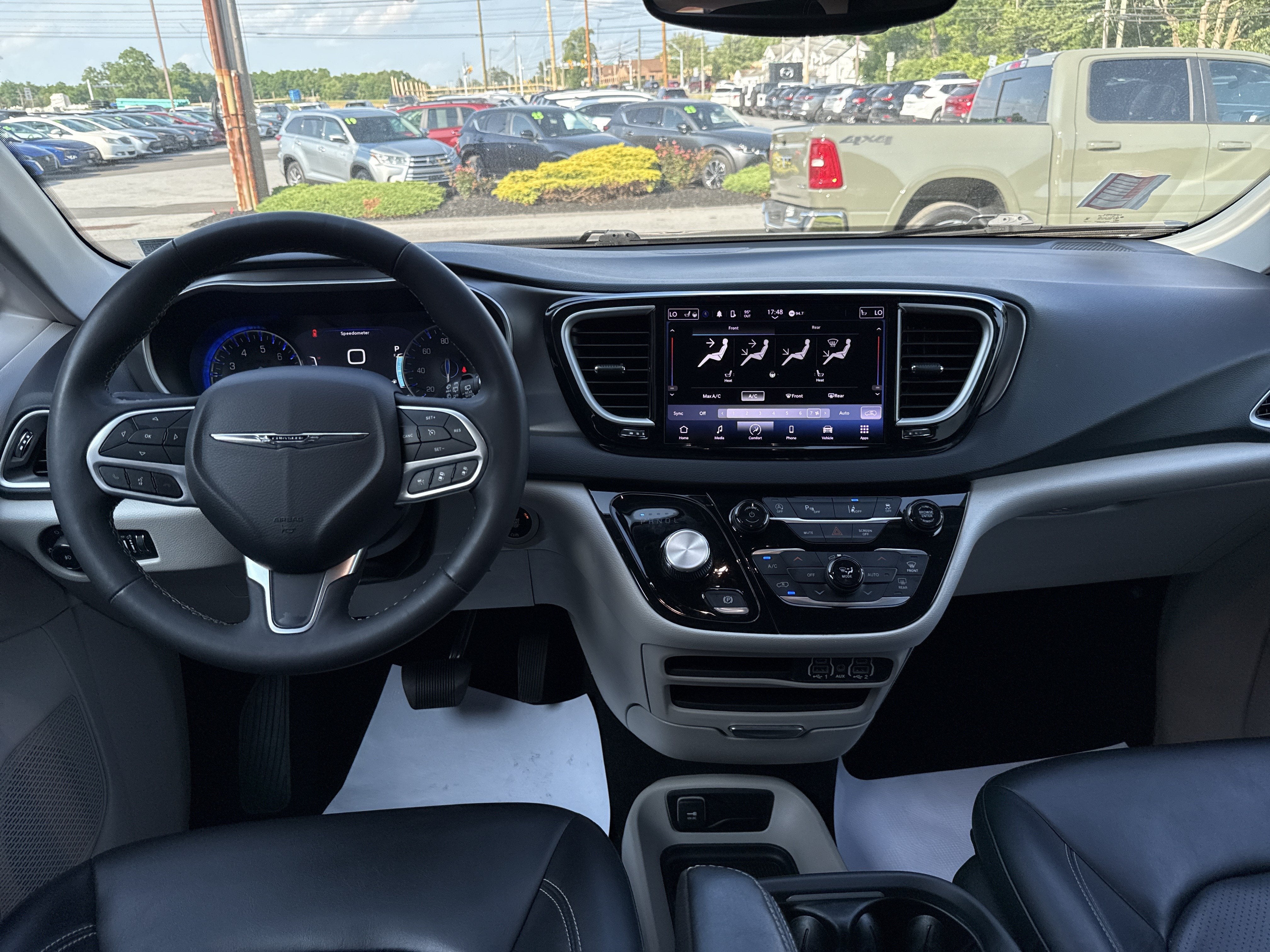 2023 Chrysler Pacifica Touring L