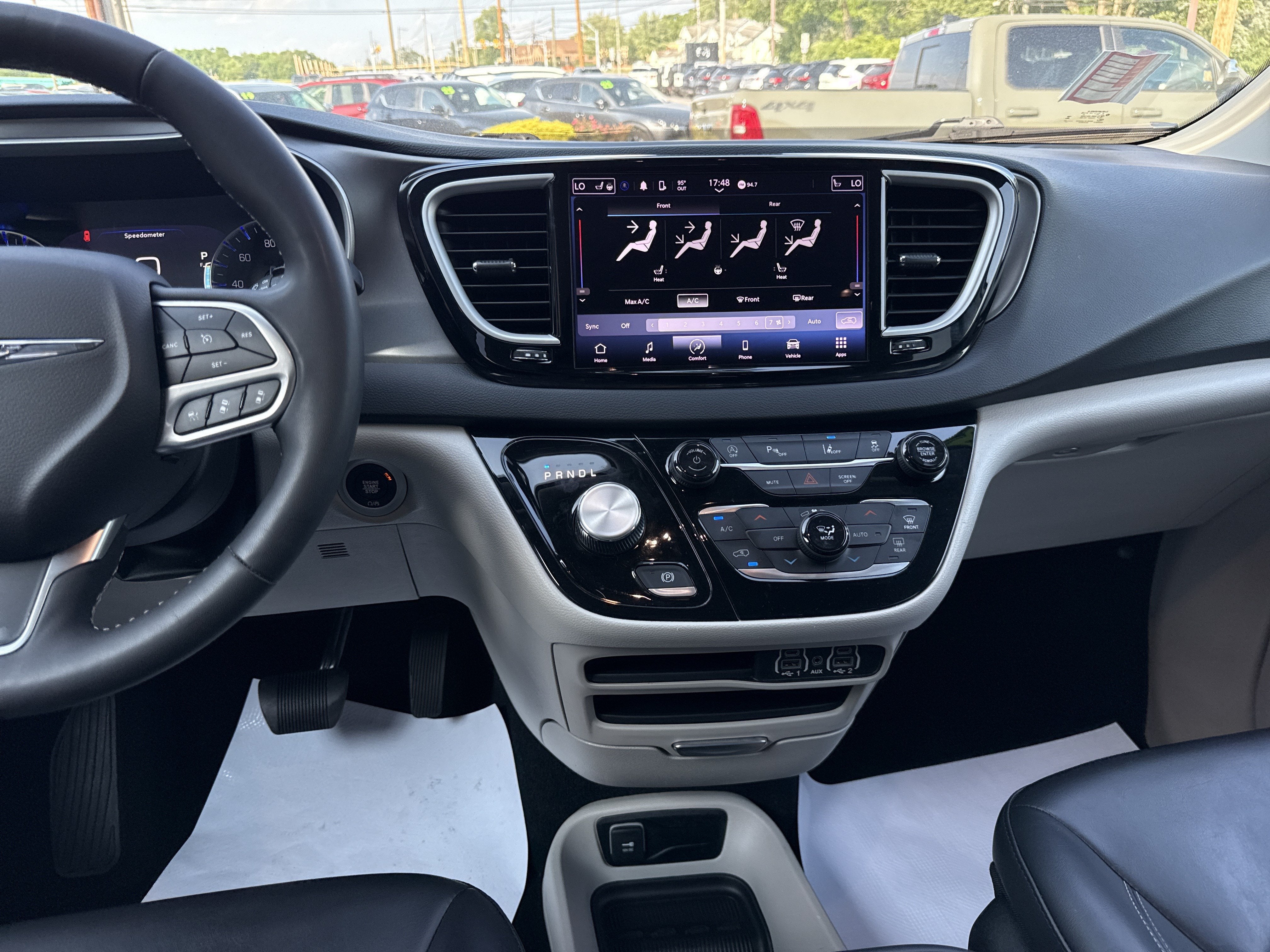 2023 Chrysler Pacifica Touring L