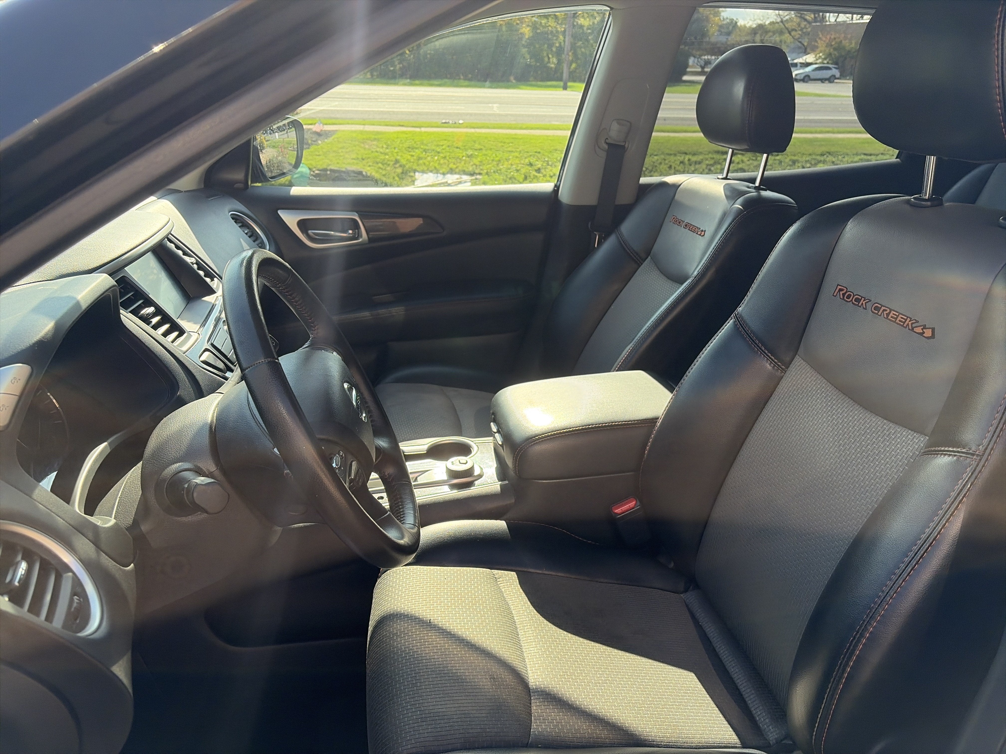 2020 Nissan Pathfinder SV