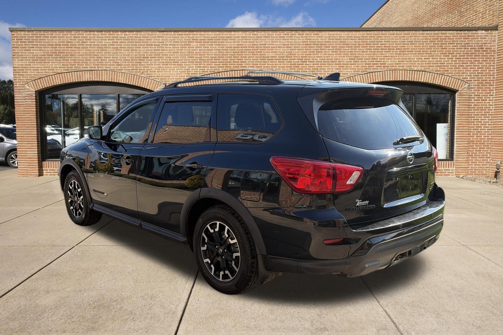 2020 Nissan Pathfinder SV
