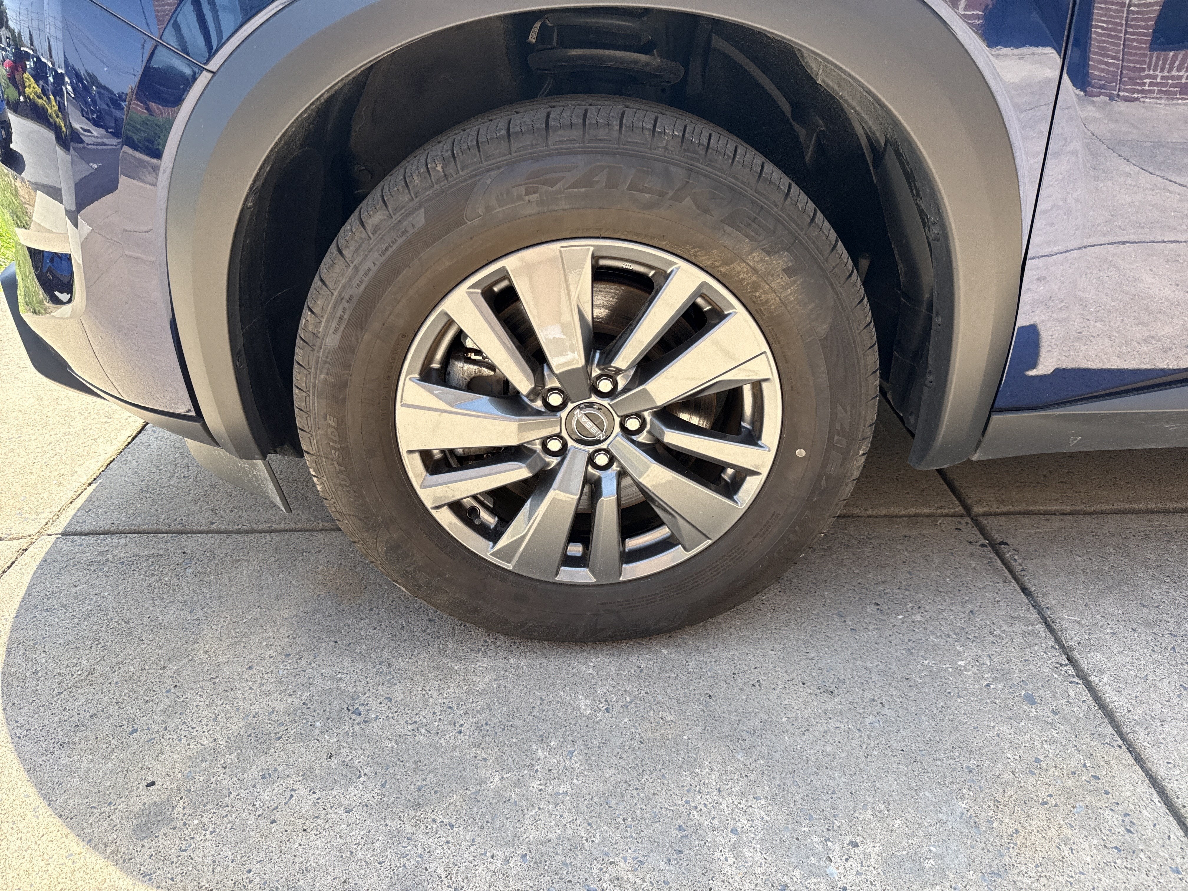 2025 Nissan Pathfinder SV