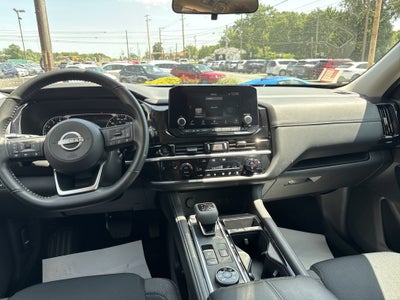 2025 Nissan Pathfinder SV