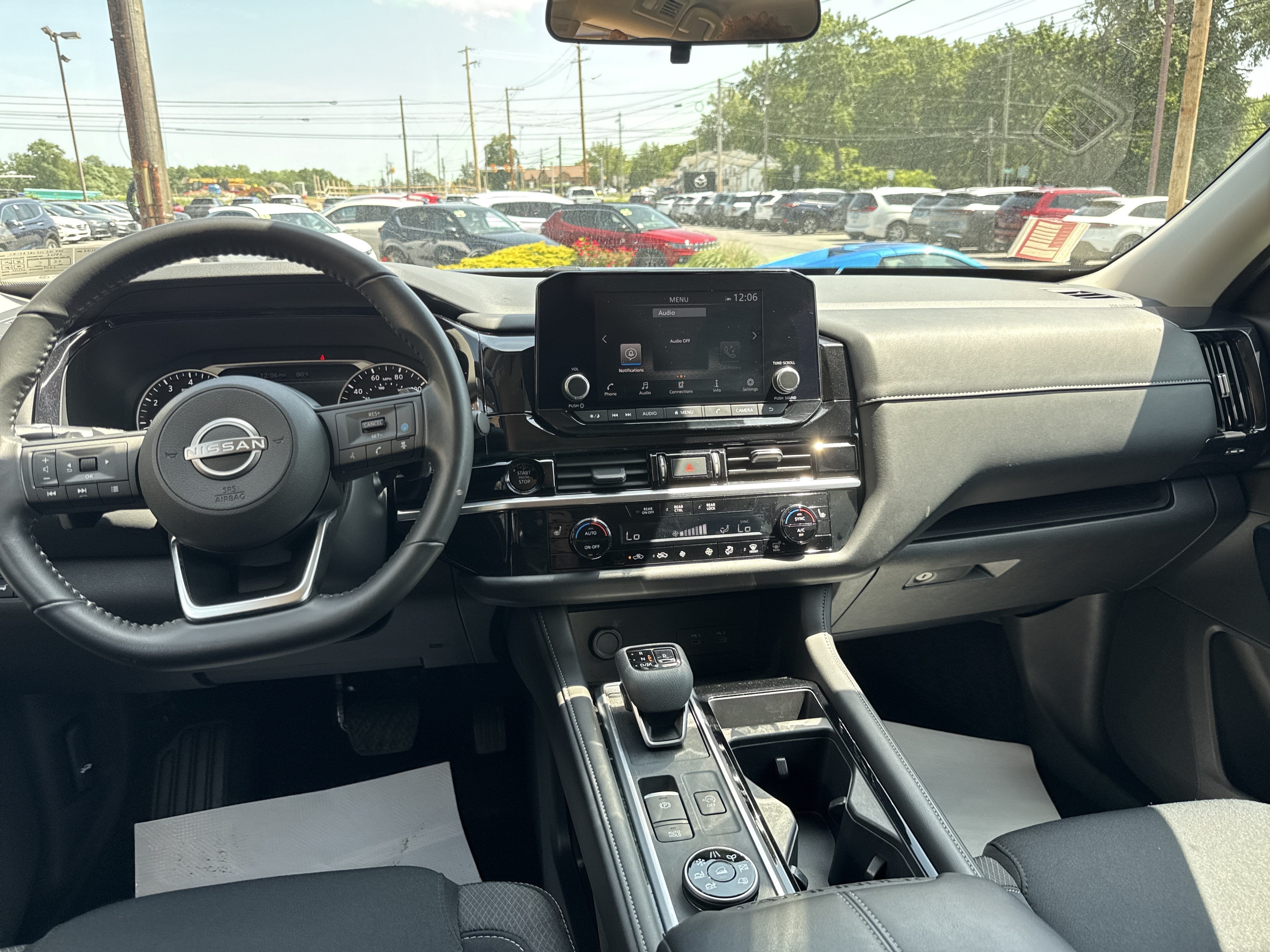 2025 Nissan Pathfinder SV