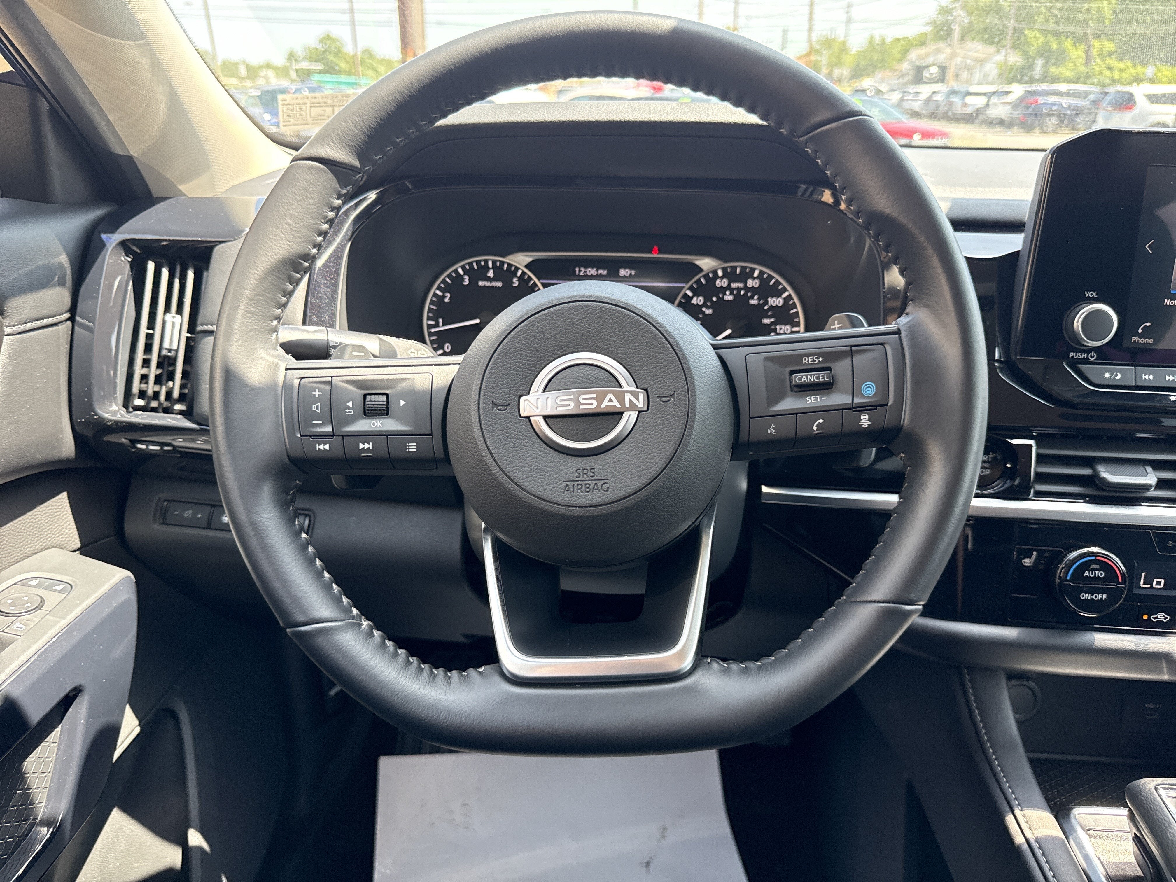 2025 Nissan Pathfinder SV