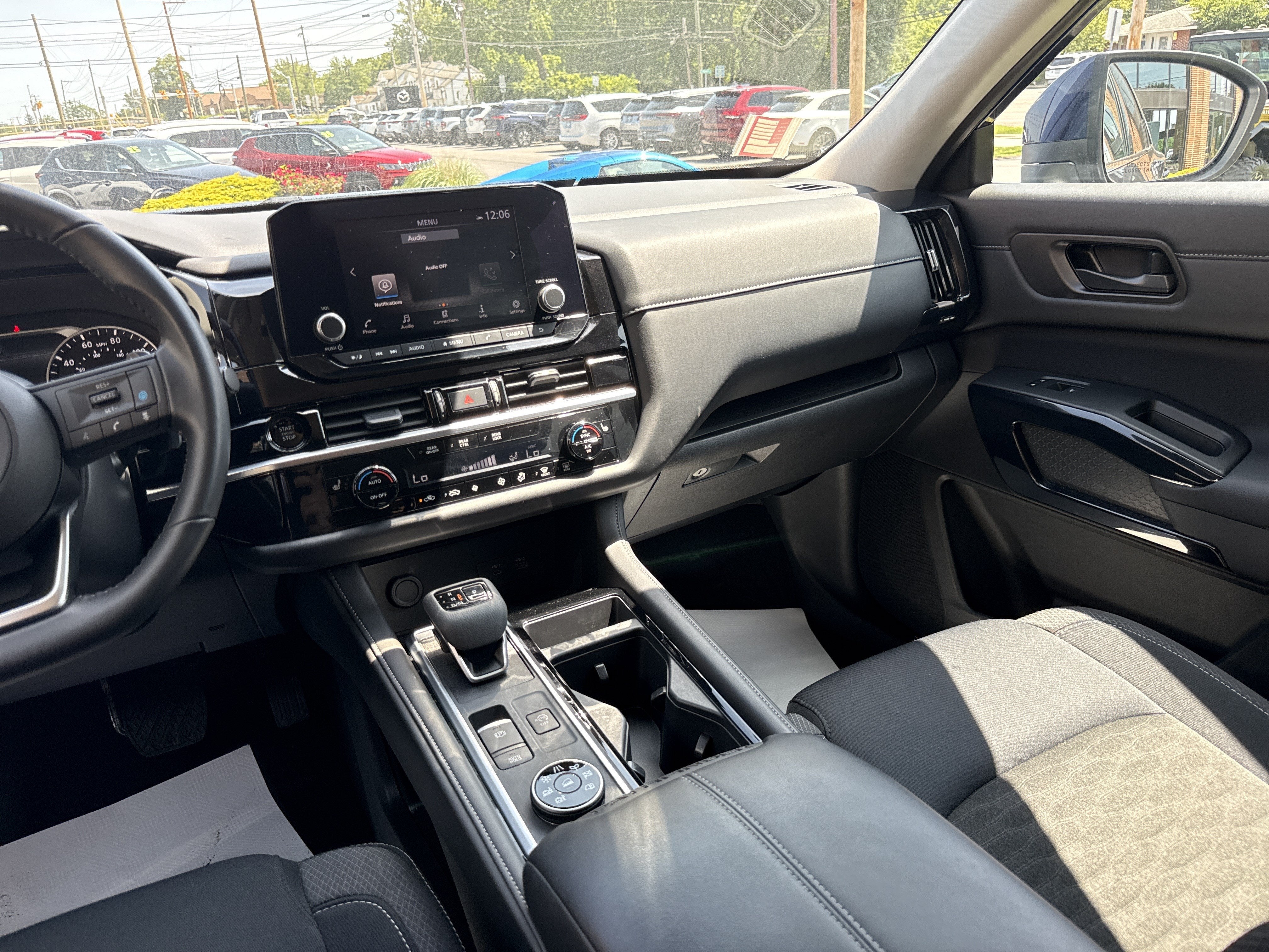 2025 Nissan Pathfinder SV