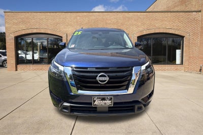 2025 Nissan Pathfinder SV