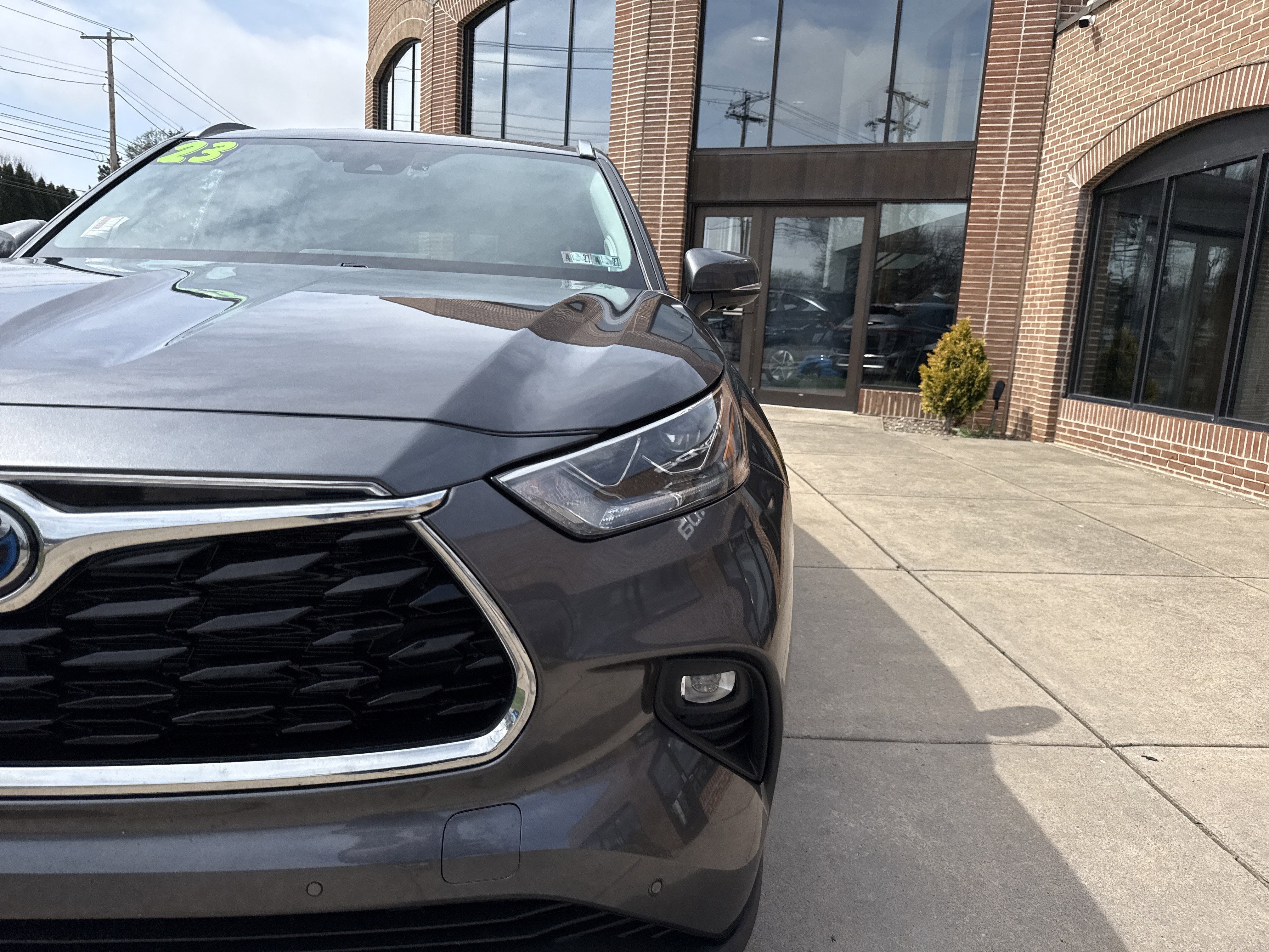 2023 Toyota Highlander Hybrid Platinum