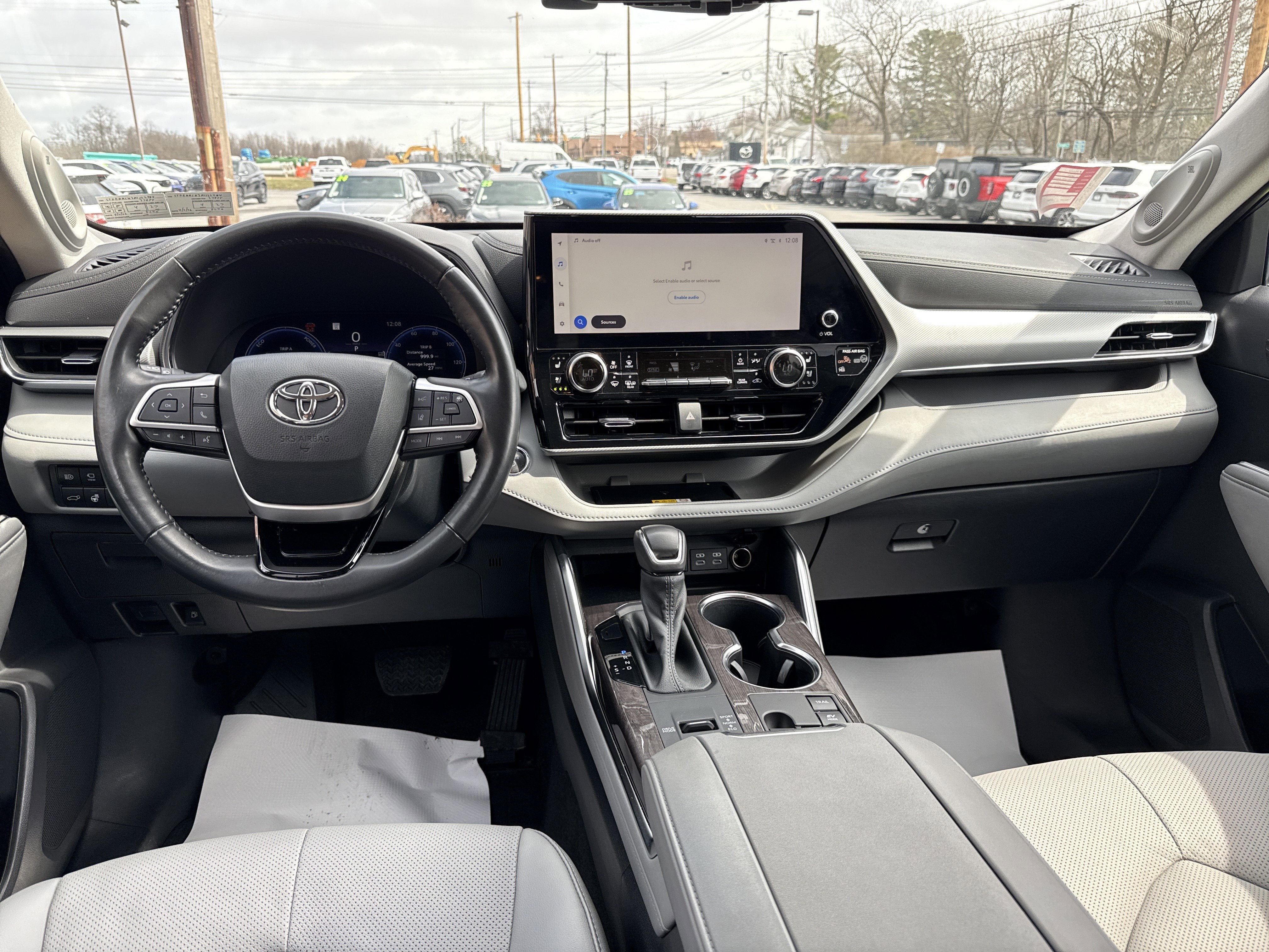 2023 Toyota Highlander Hybrid Platinum
