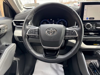 2023 Toyota Highlander Hybrid Platinum