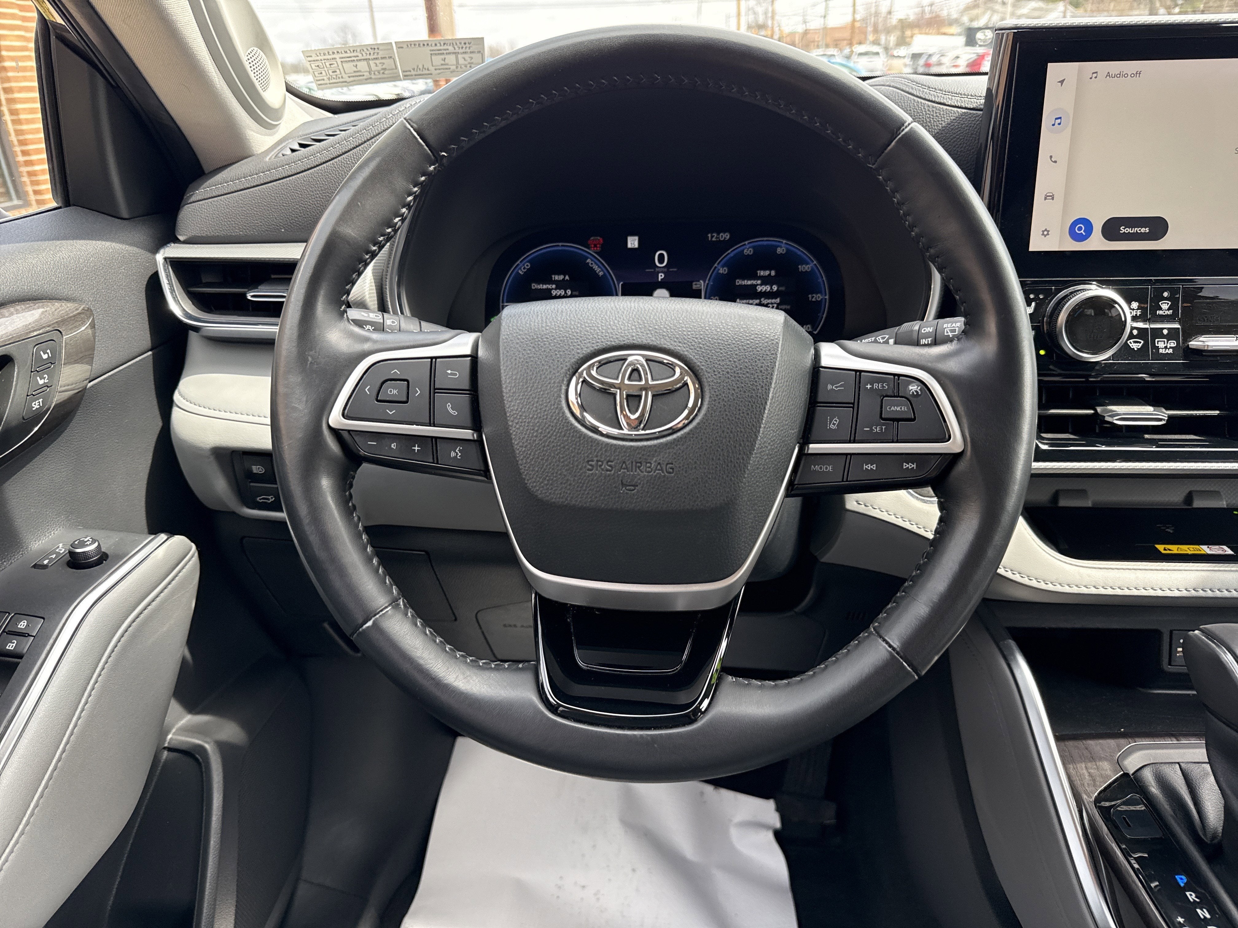 2023 Toyota Highlander Hybrid Platinum