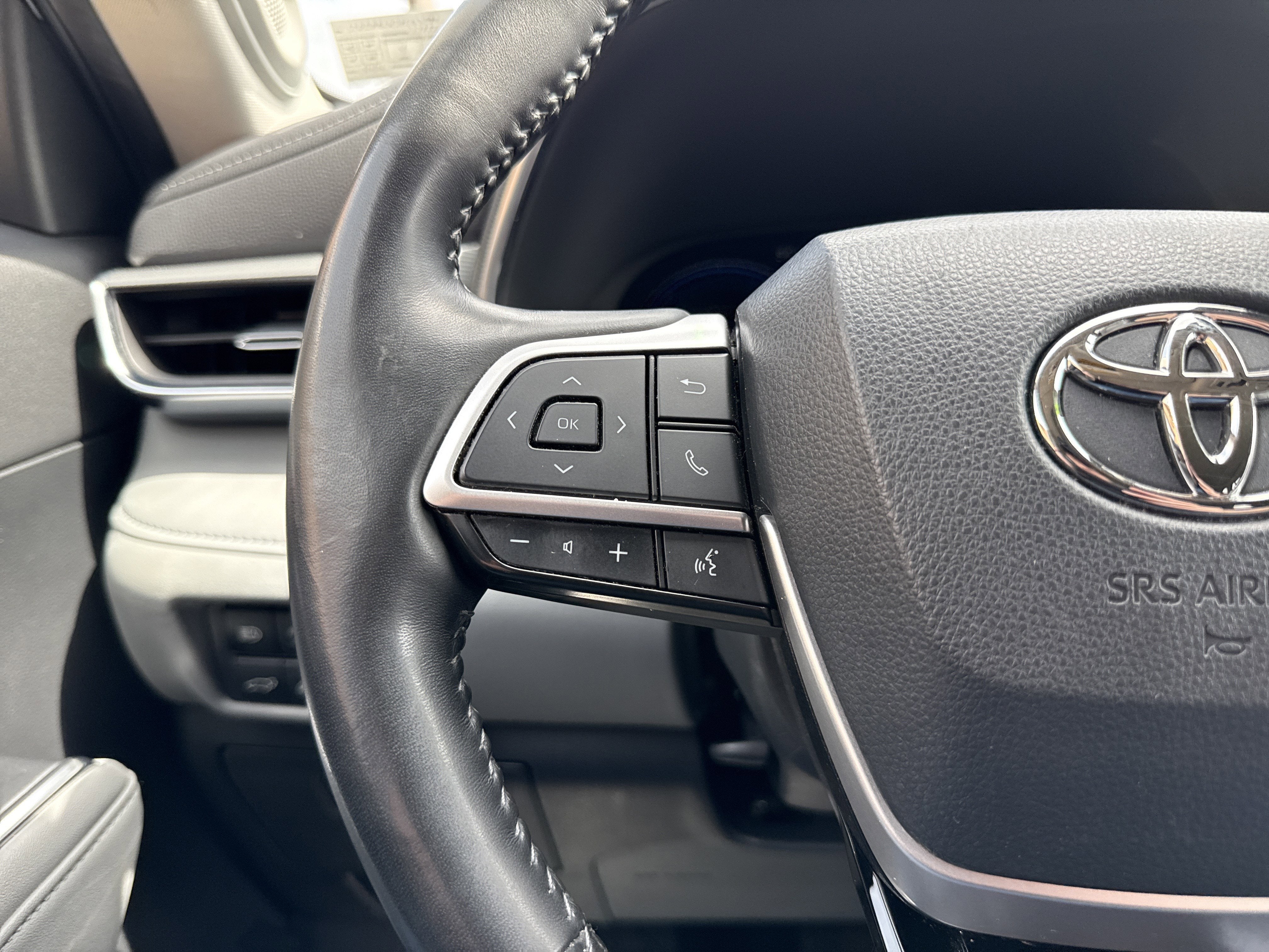 2023 Toyota Highlander Hybrid Platinum