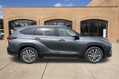 2023 Toyota Highlander Hybrid Platinum