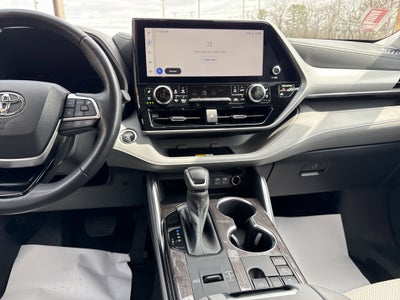 2023 Toyota Highlander Hybrid Platinum