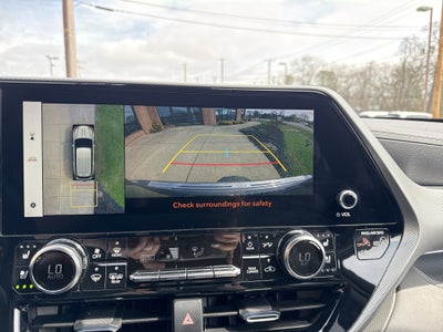 2023 Toyota Highlander Hybrid Platinum