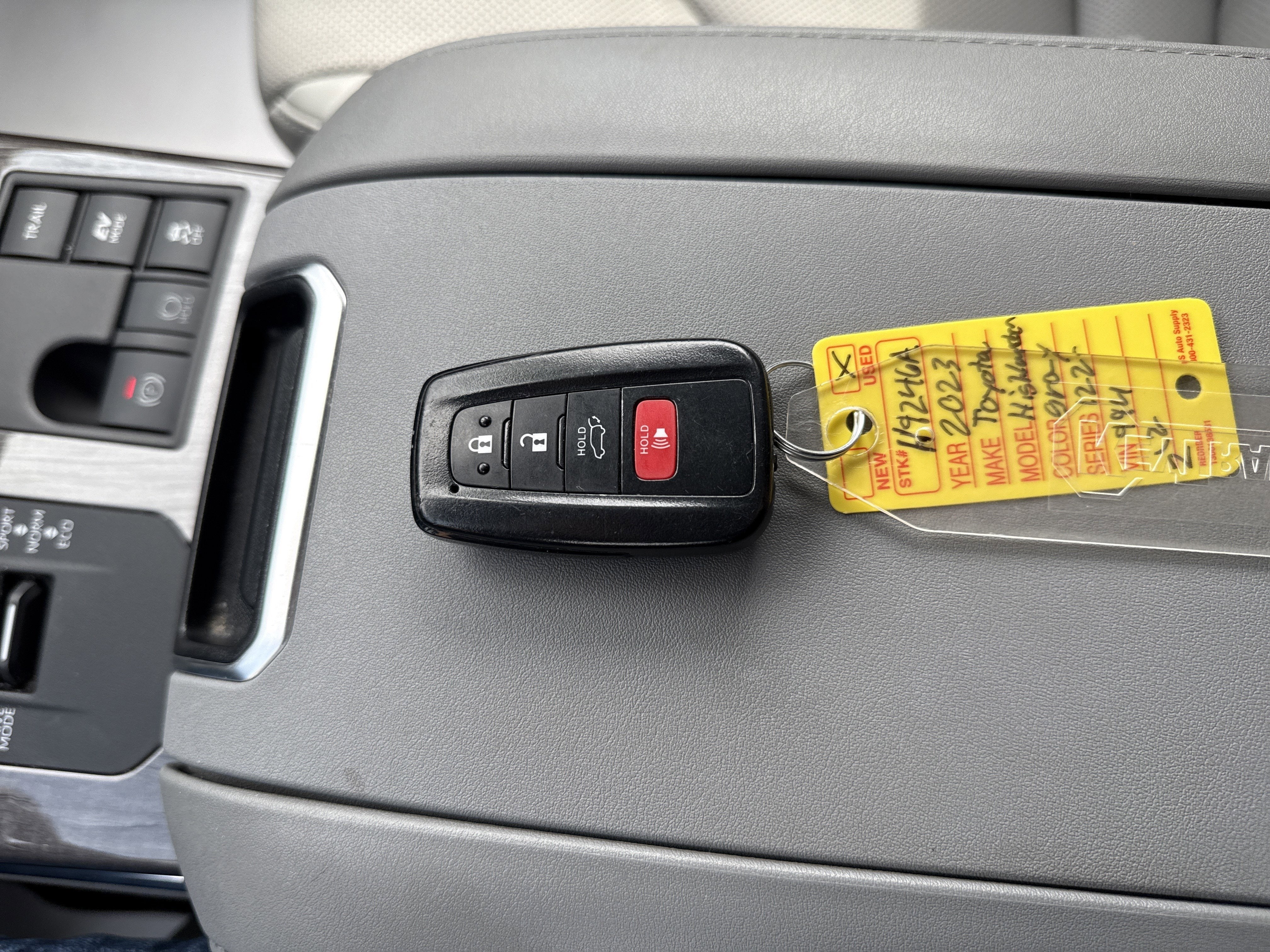 2023 Toyota Highlander Hybrid Platinum