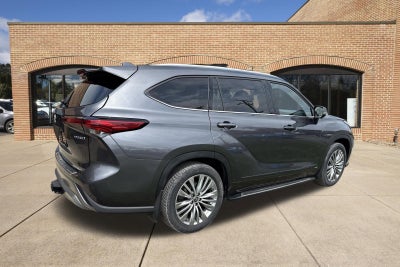2023 Toyota Highlander Hybrid Platinum