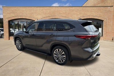 2023 Toyota Highlander Hybrid Platinum