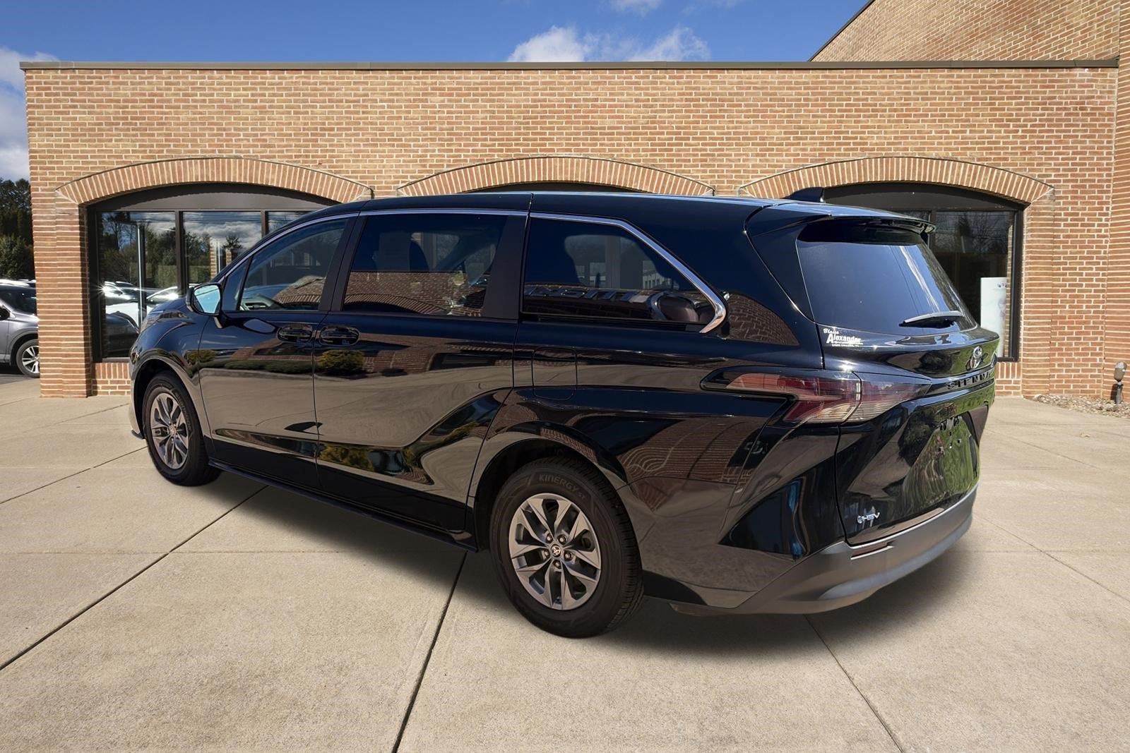 2025 Toyota Sienna LE