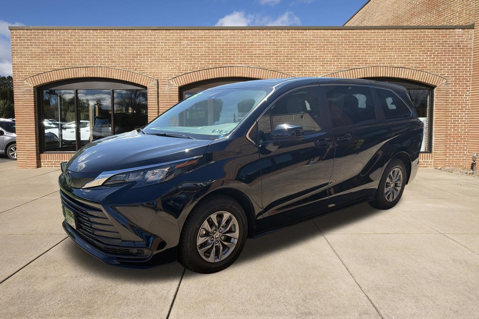 2025 Toyota Sienna LE