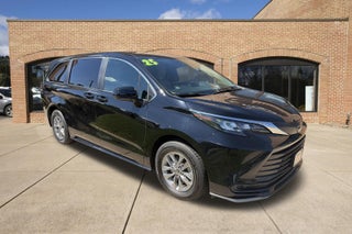 2025 Toyota Sienna LE