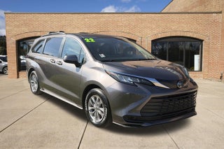 2022 Toyota Sienna LE