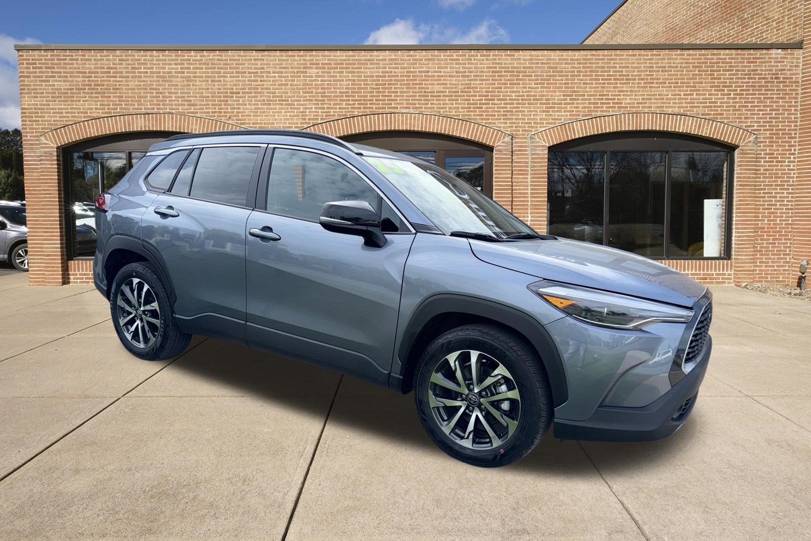 2025 Toyota Corolla Cross XLE
