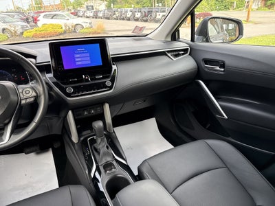 2025 Toyota Corolla Cross XLE