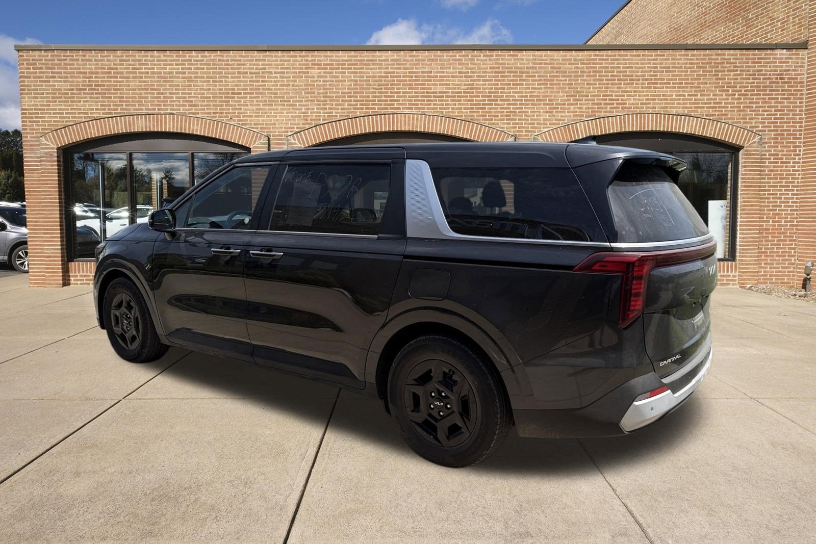 2025 Kia Carnival LXS