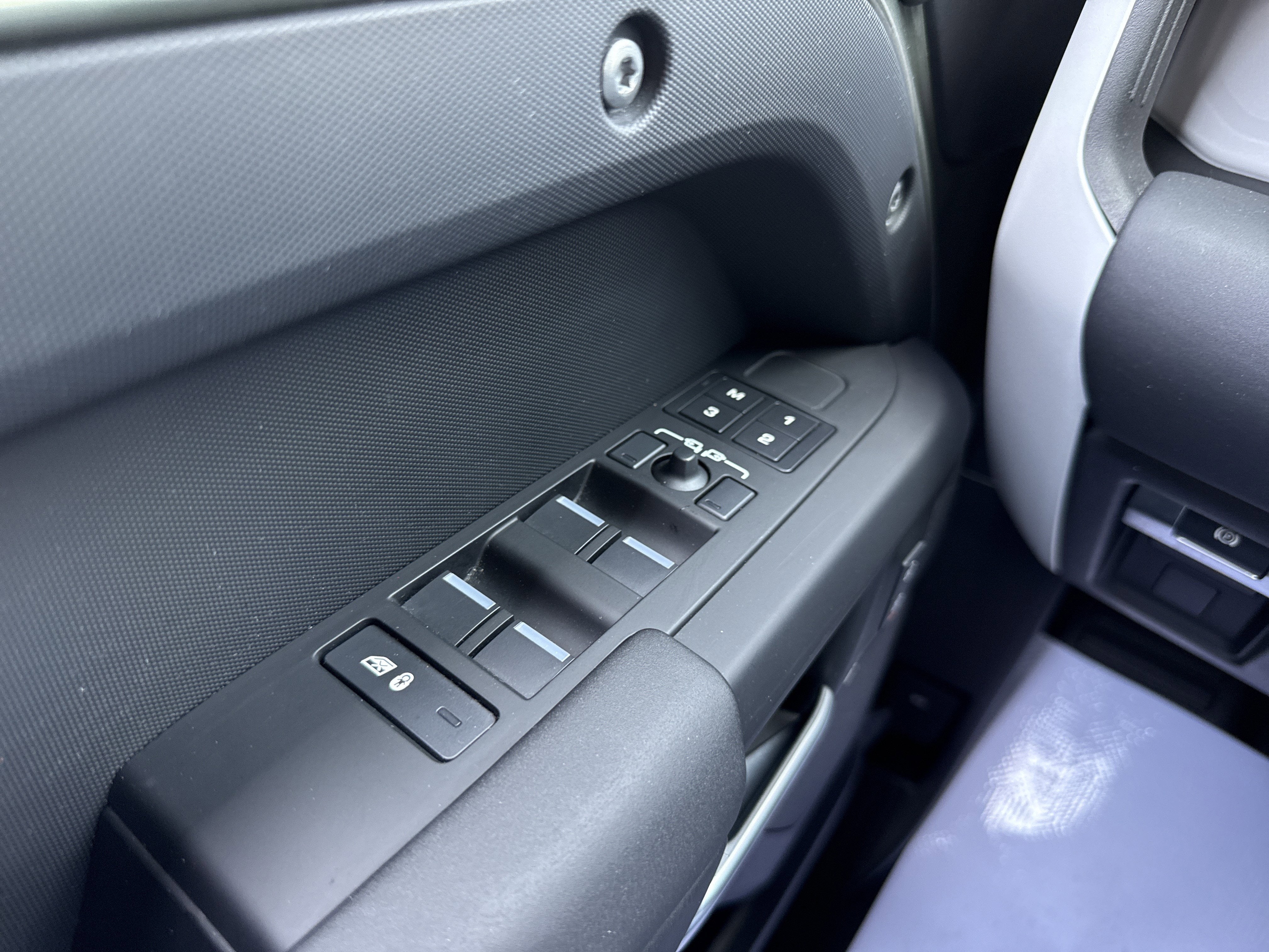 2025 Land Rover Defender S