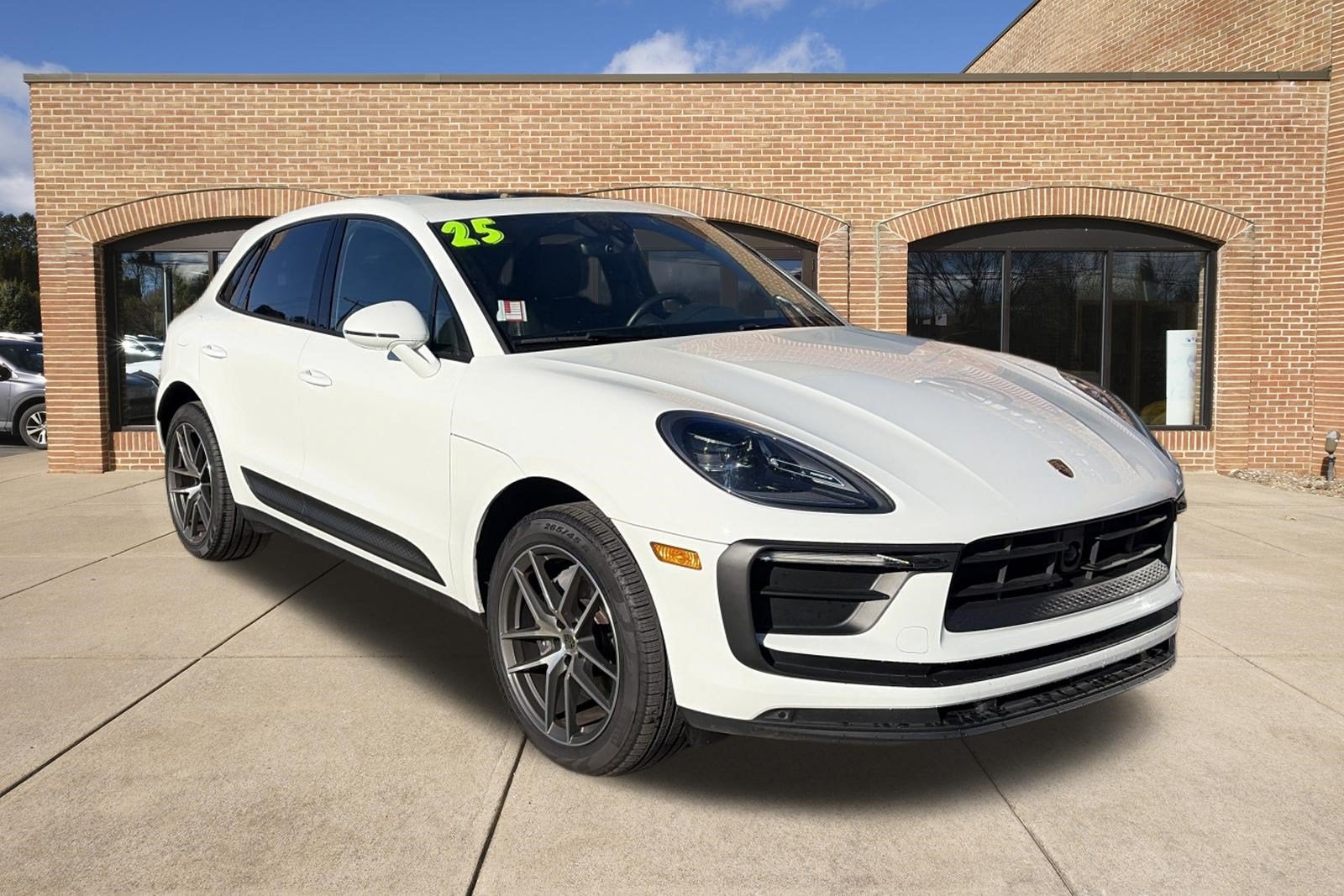 2025 Porsche Macan Base