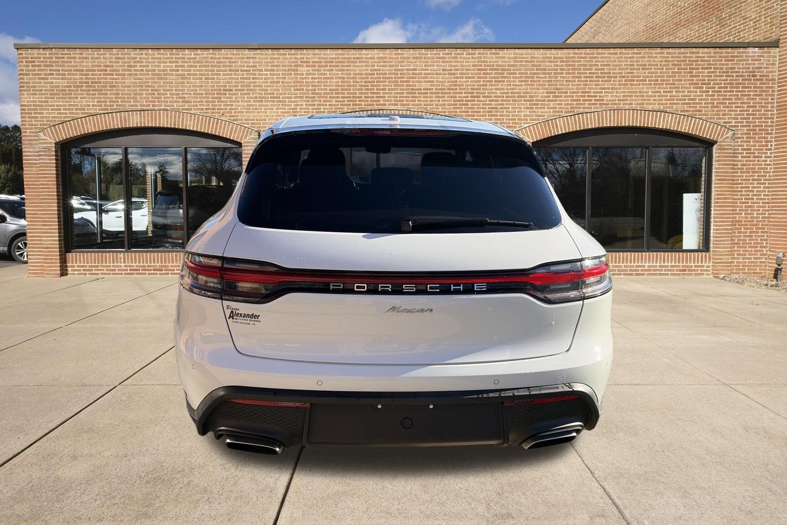 2025 Porsche Macan Base
