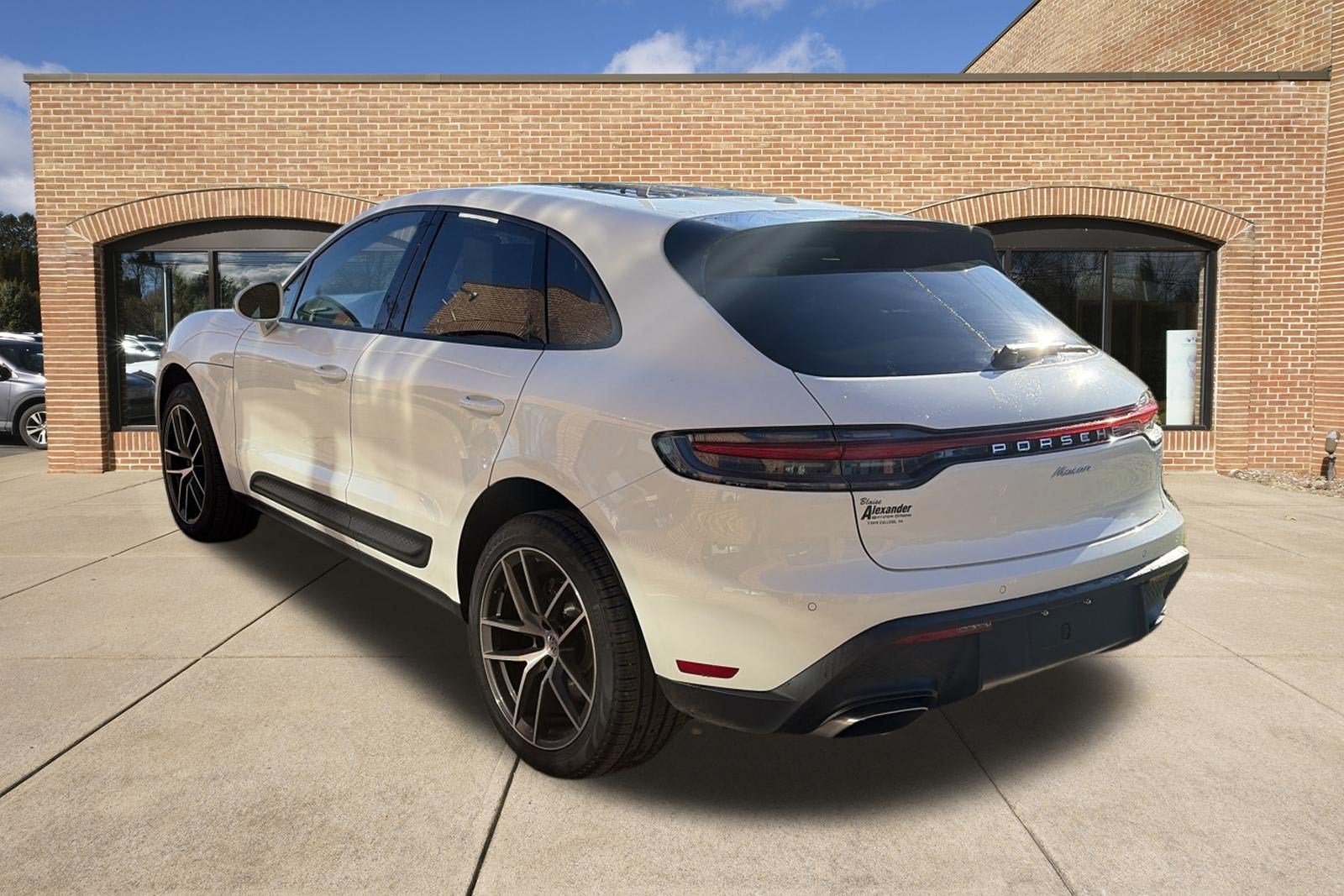 2025 Porsche Macan Base