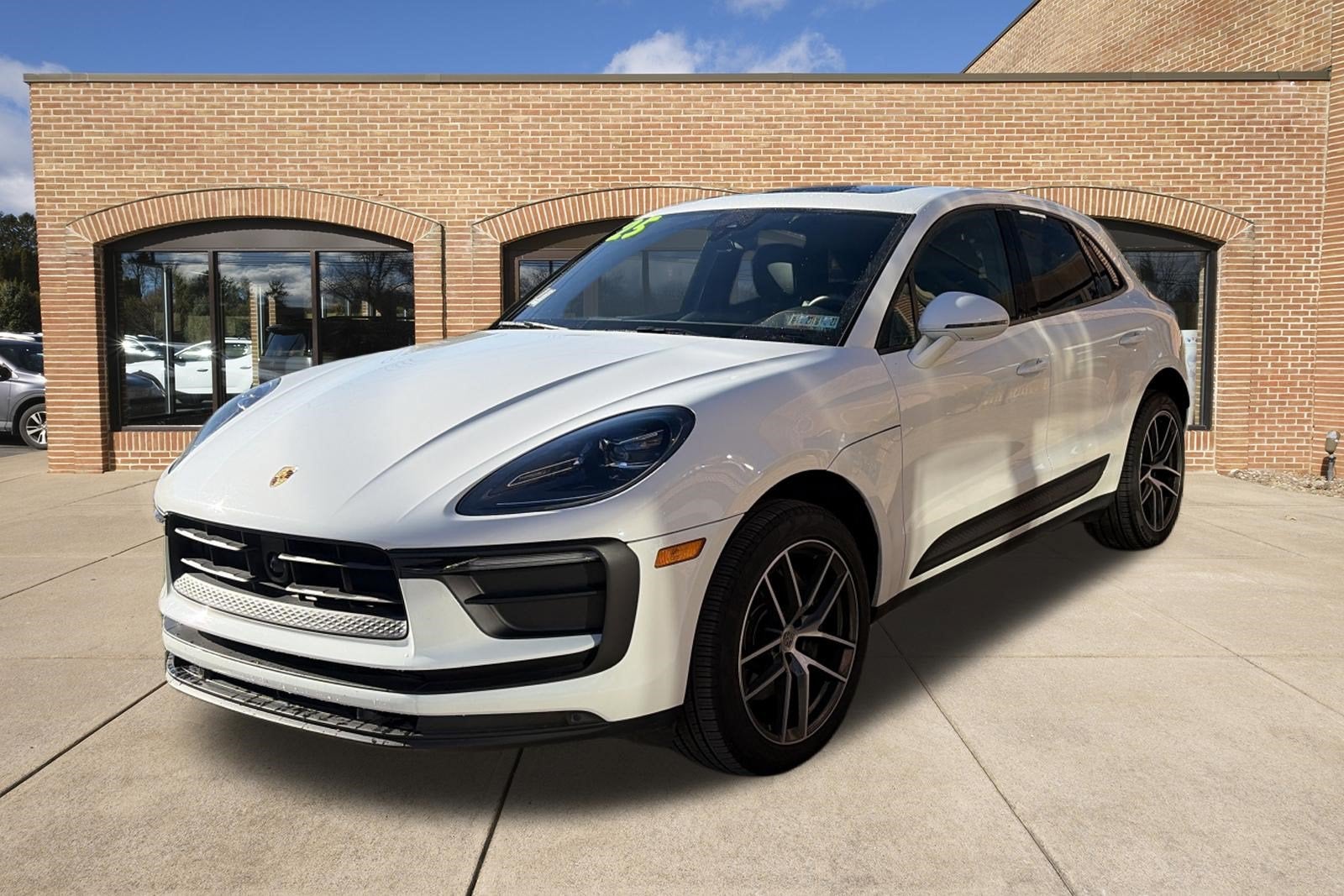 2025 Porsche Macan Base
