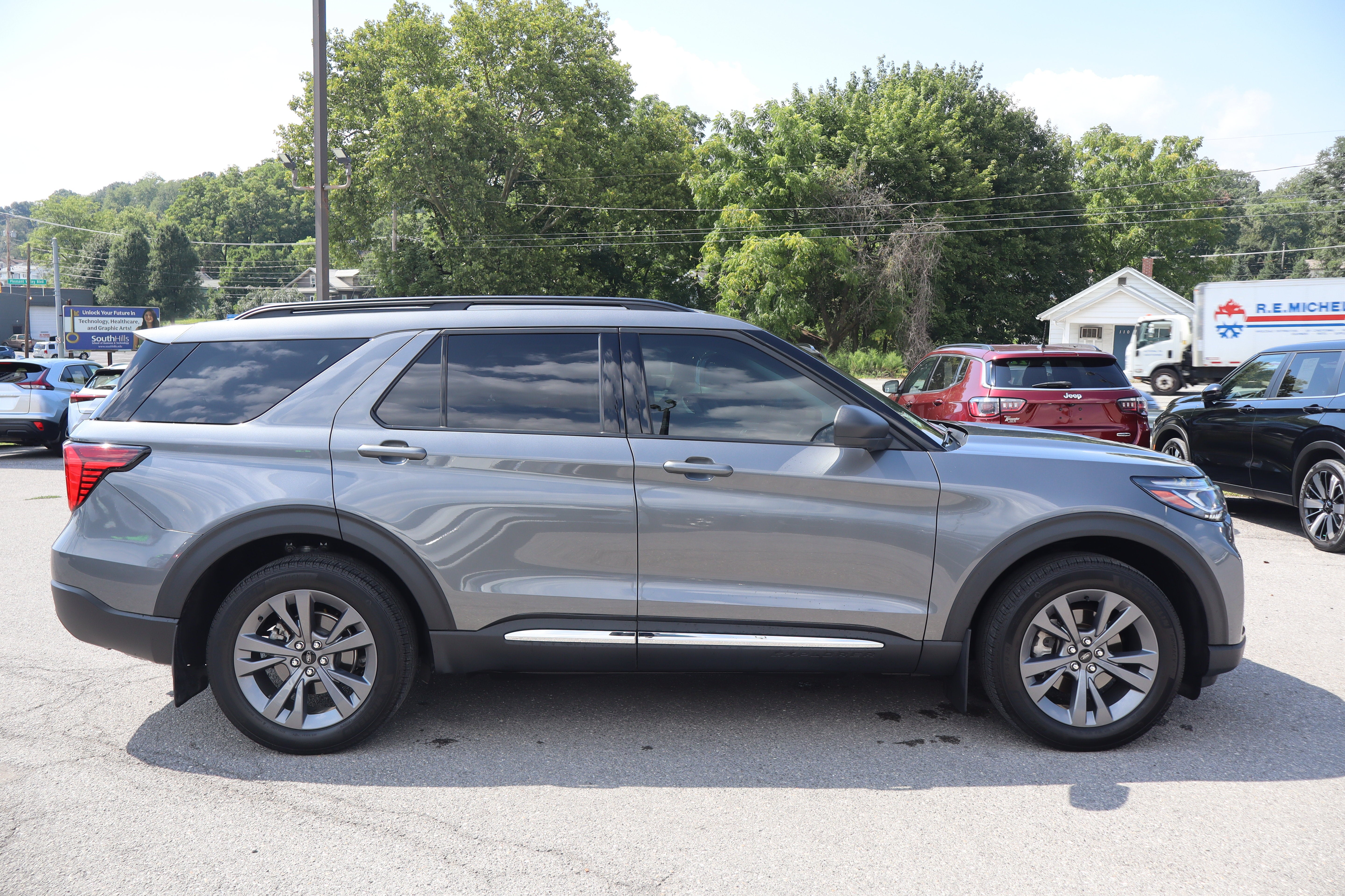 2025 Ford Explorer Active