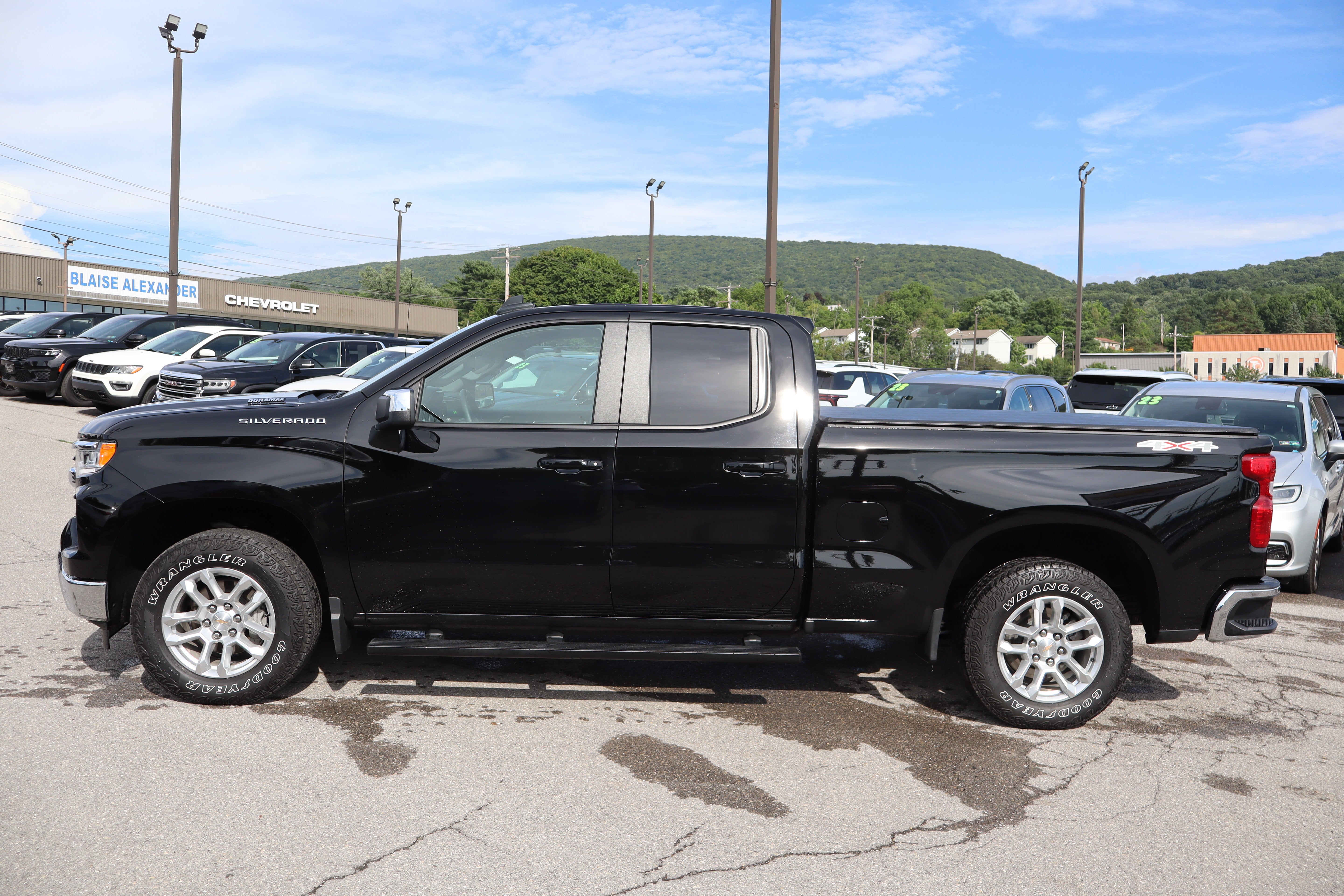 2025 Chevrolet Silverado 1500 LT