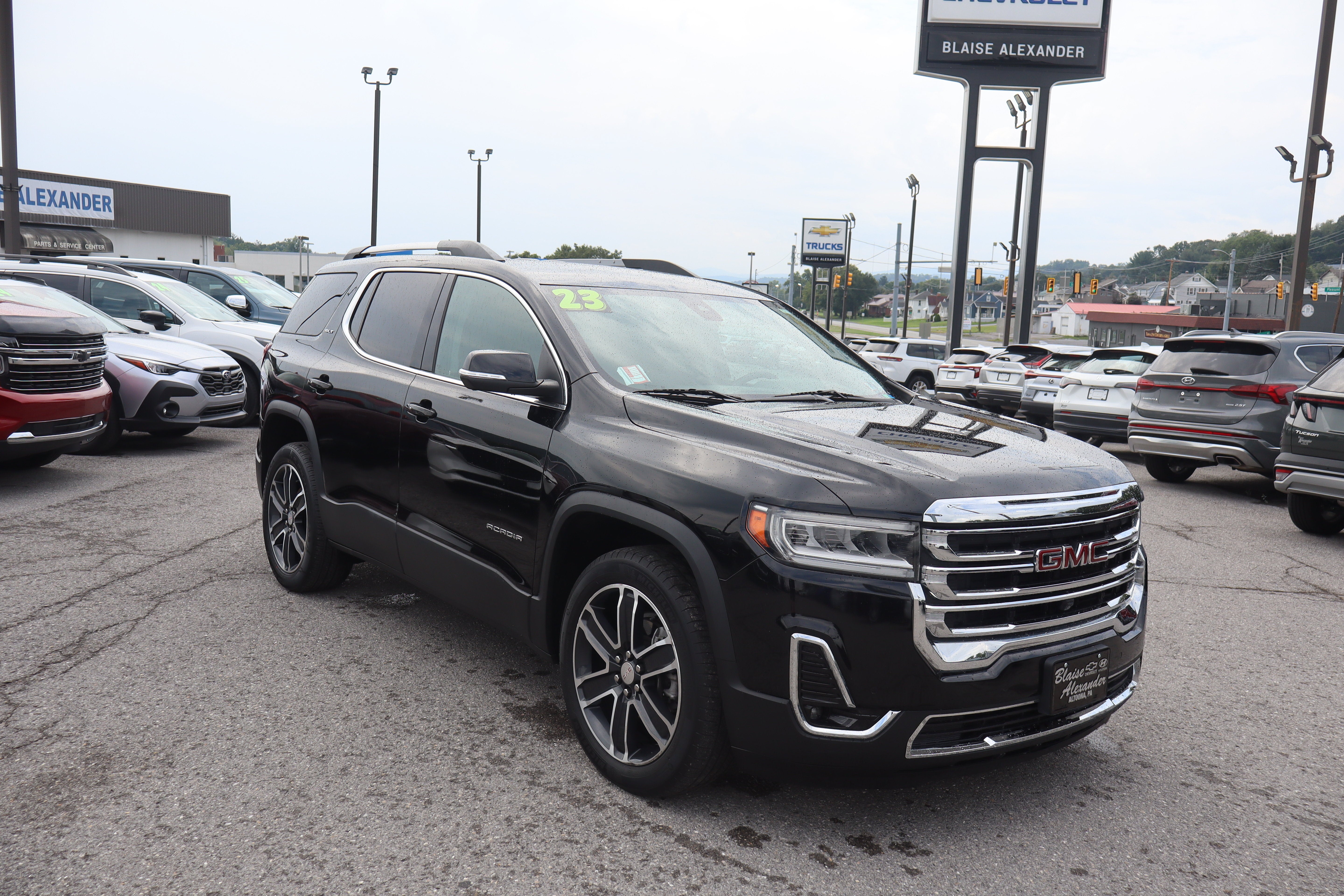 2023 GMC Acadia SLT