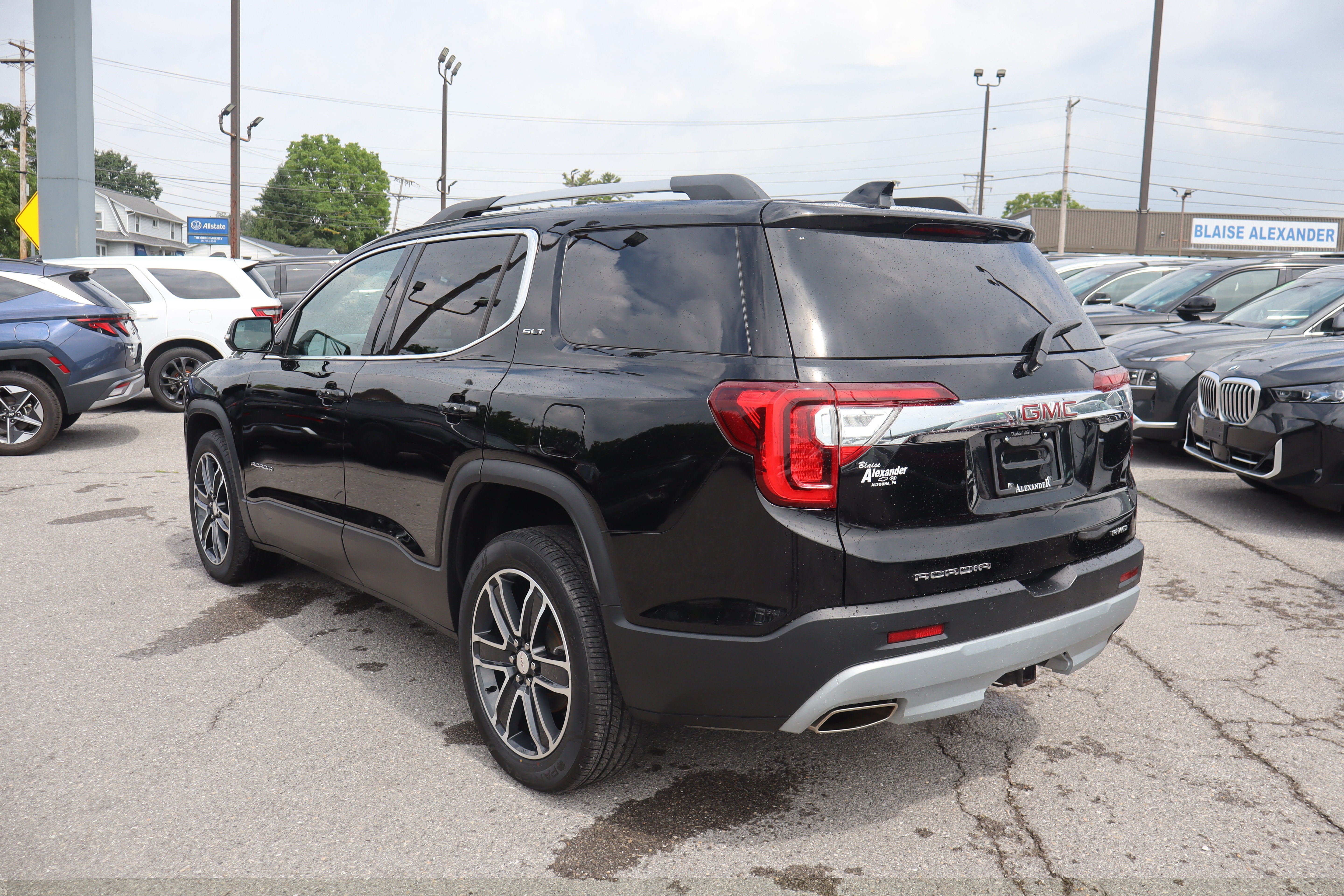 2023 GMC Acadia SLT