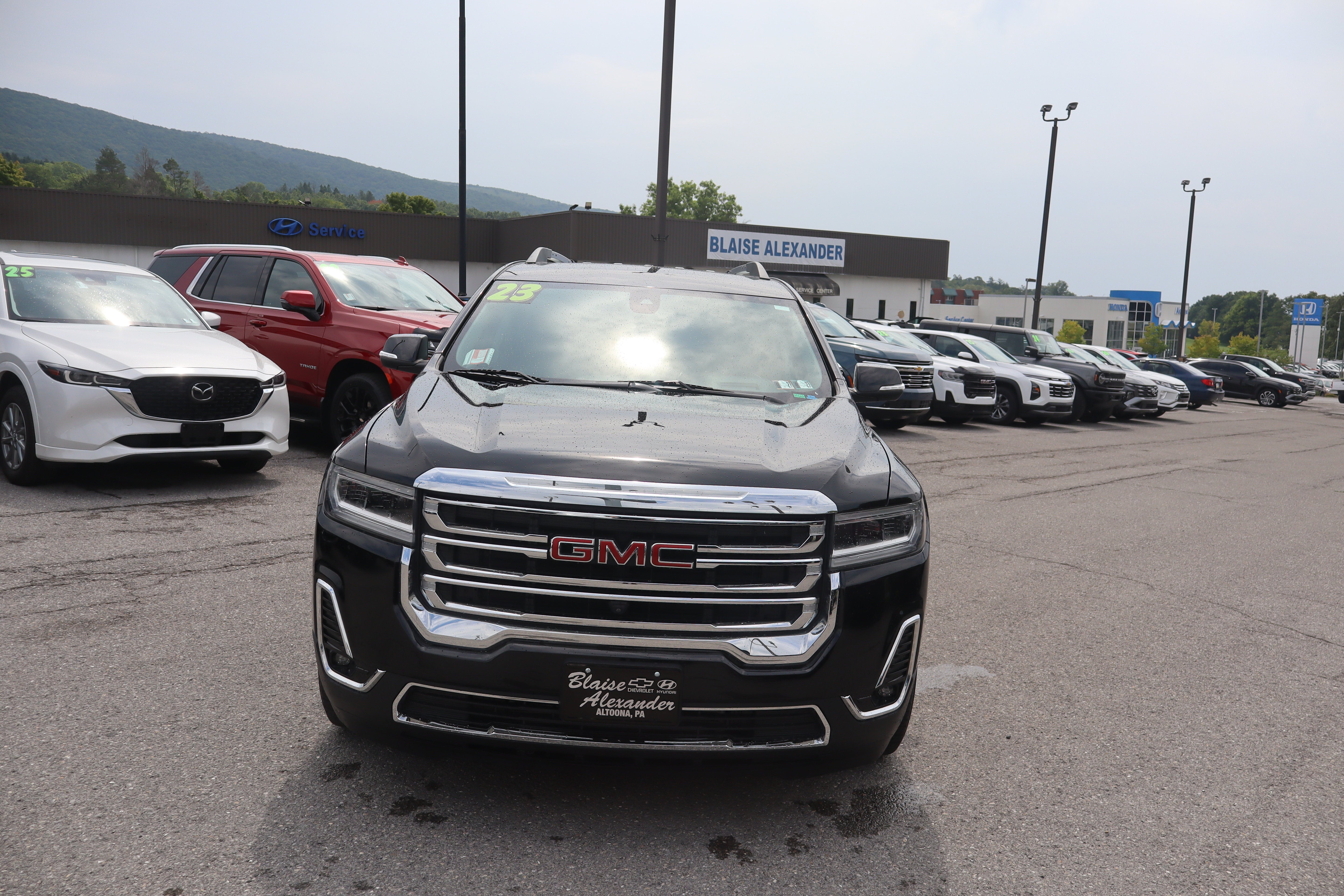2023 GMC Acadia SLT