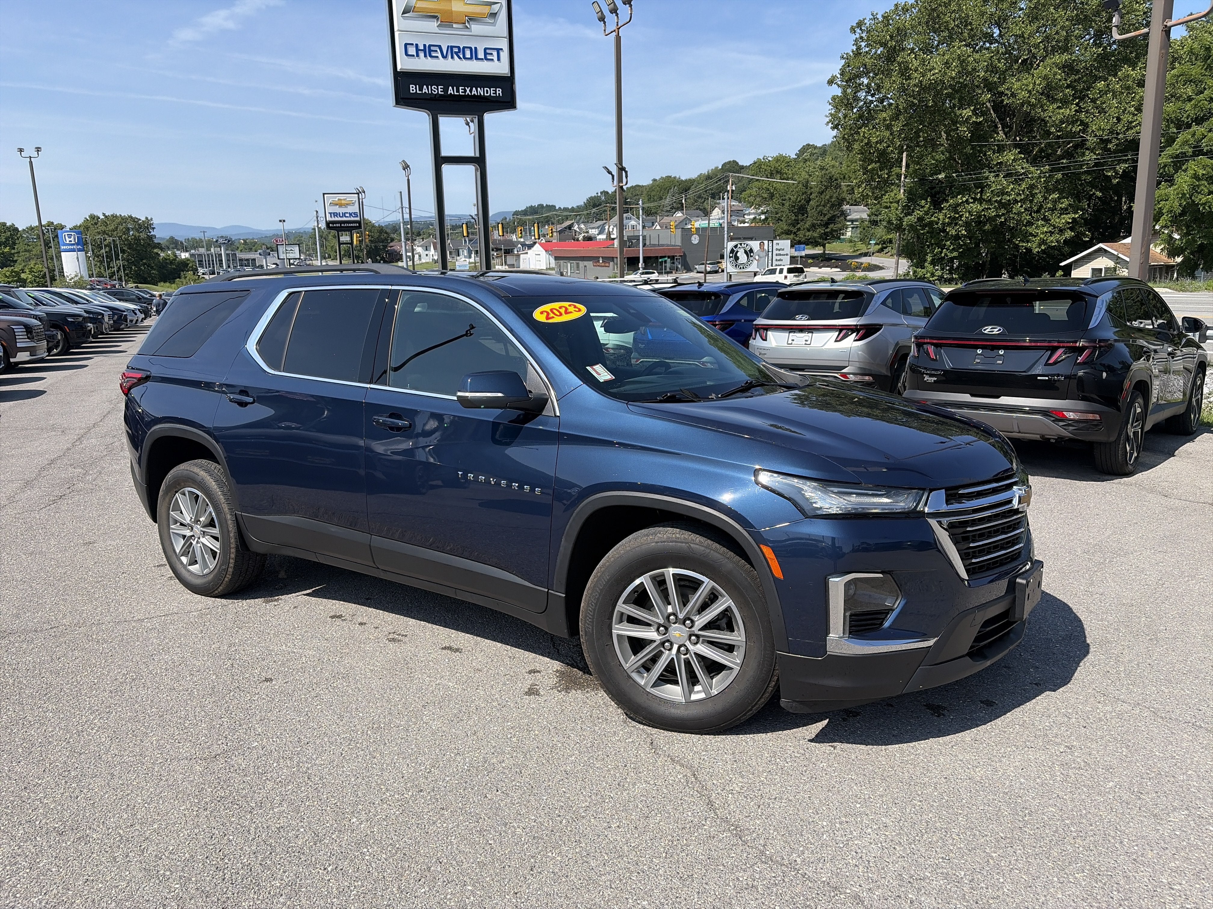2023 Chevrolet Traverse LT Cloth