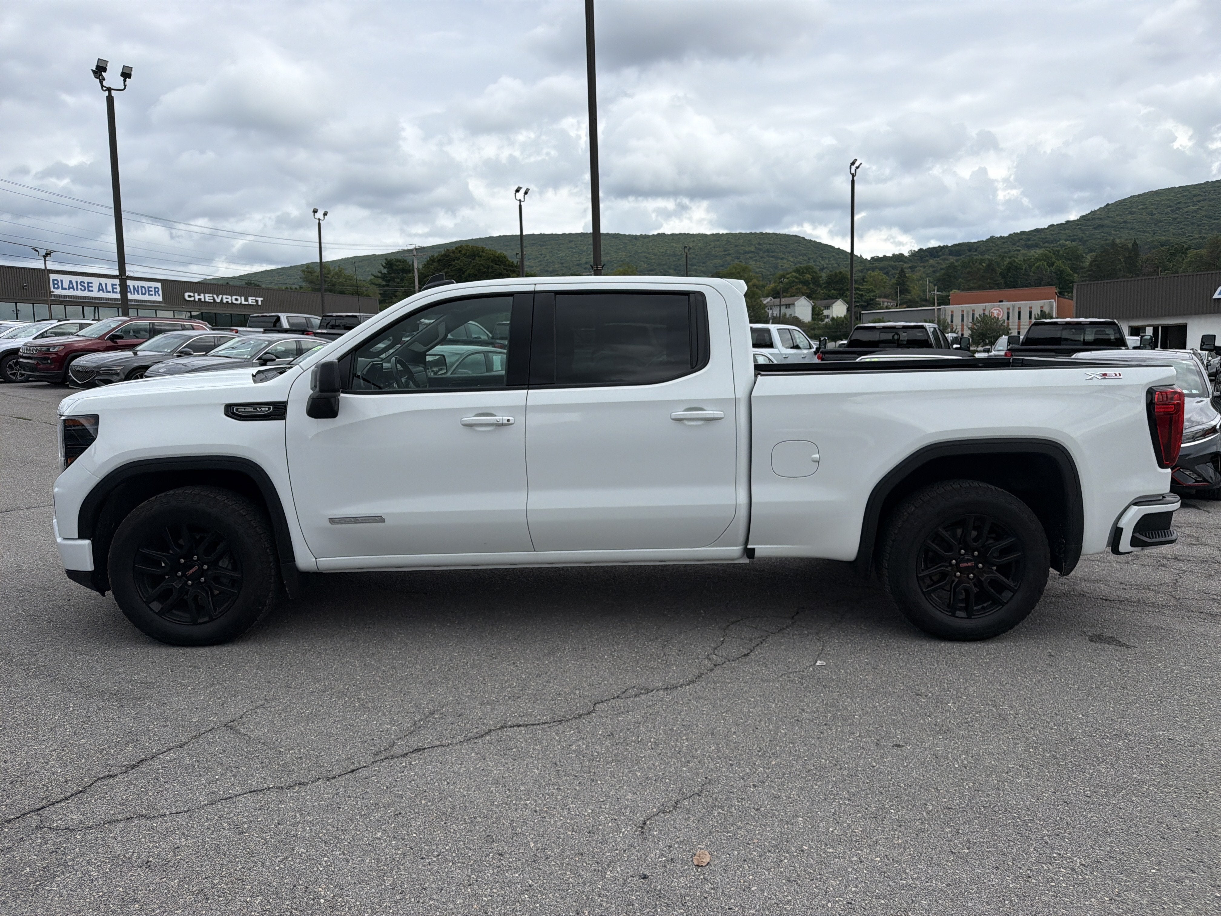 2023 GMC Sierra 1500 Elevation